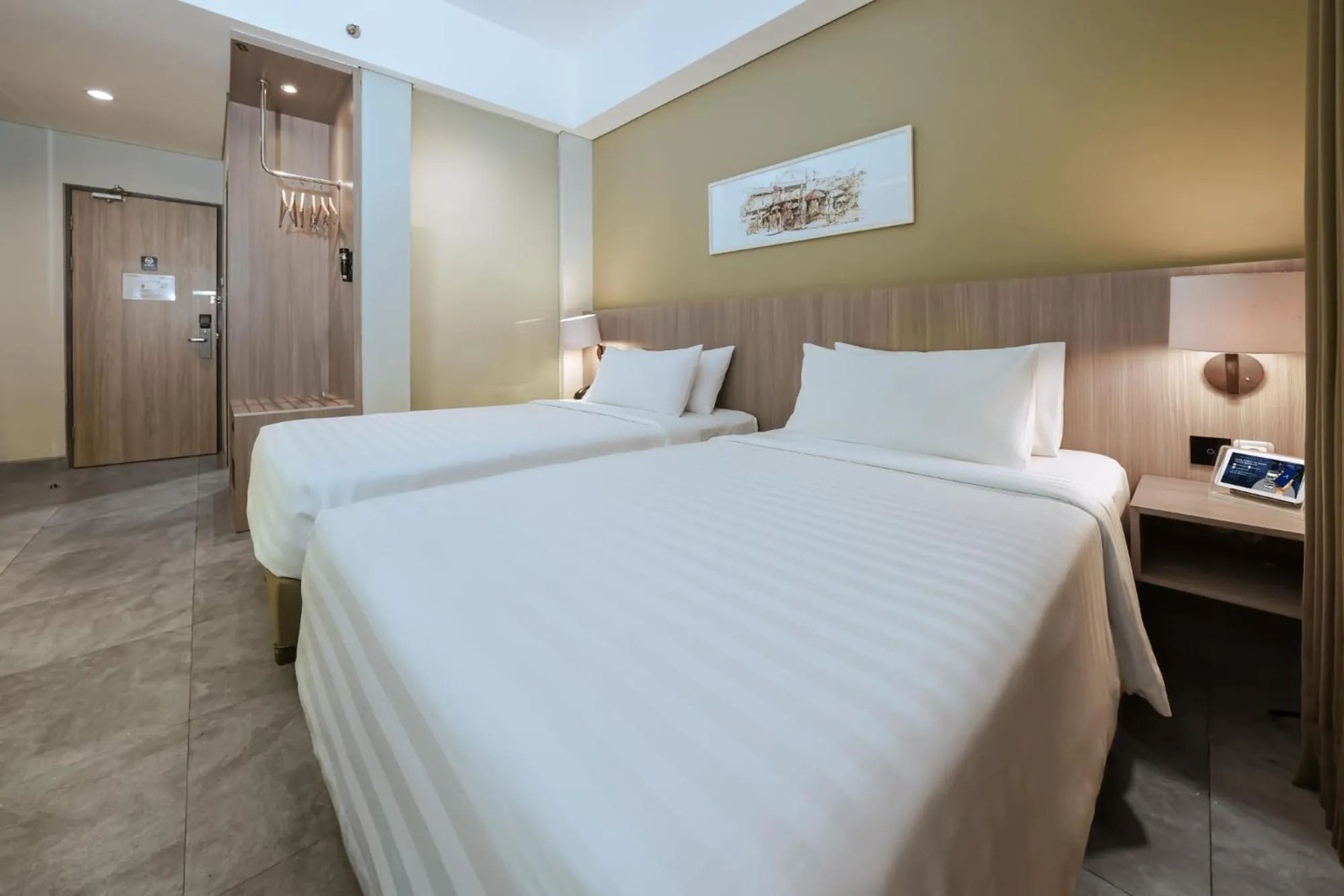 Bedroom, Bed in Aston Inn Mataram
