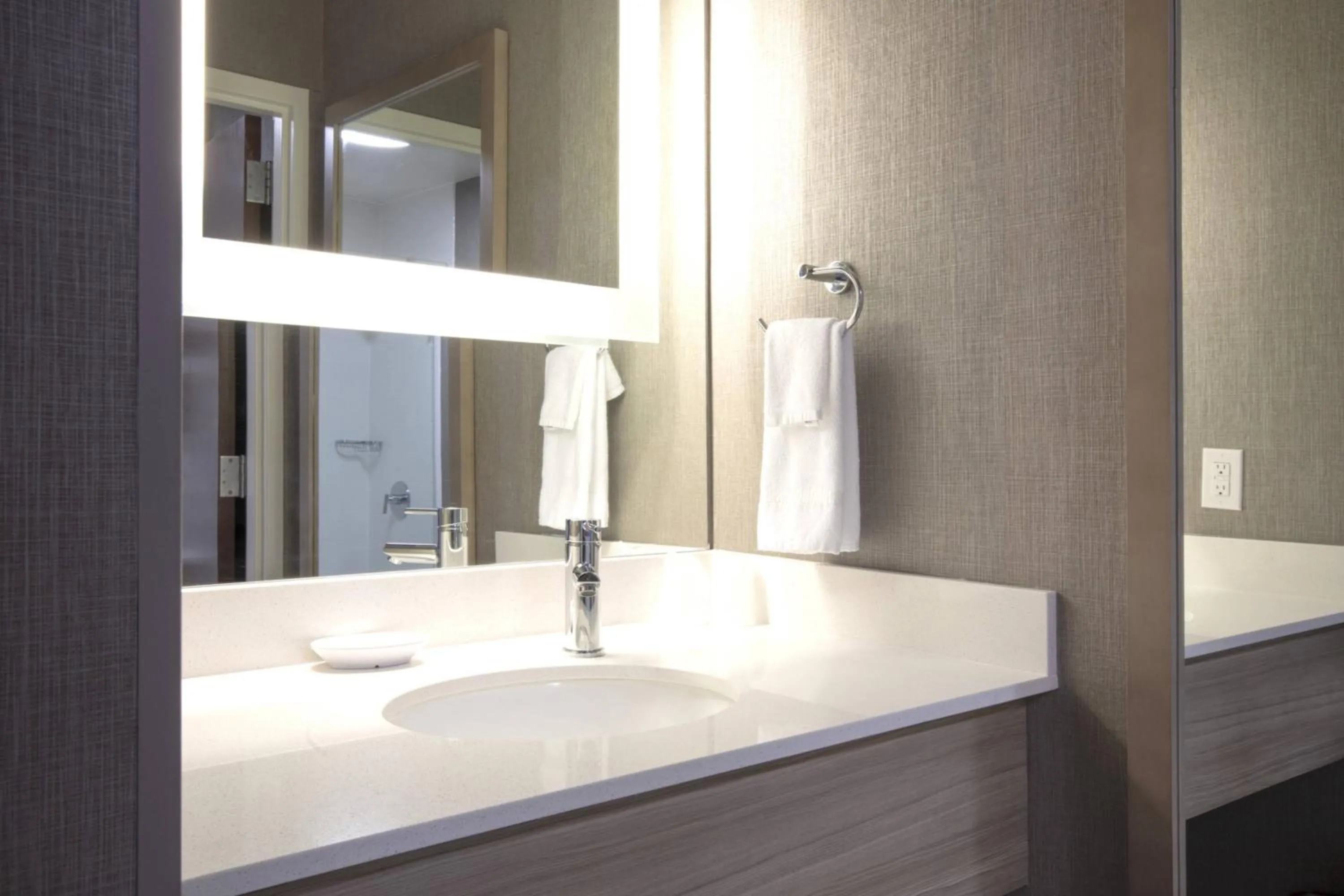 Bathroom in SpringHill Suites by Marriott Savannah I-95 South