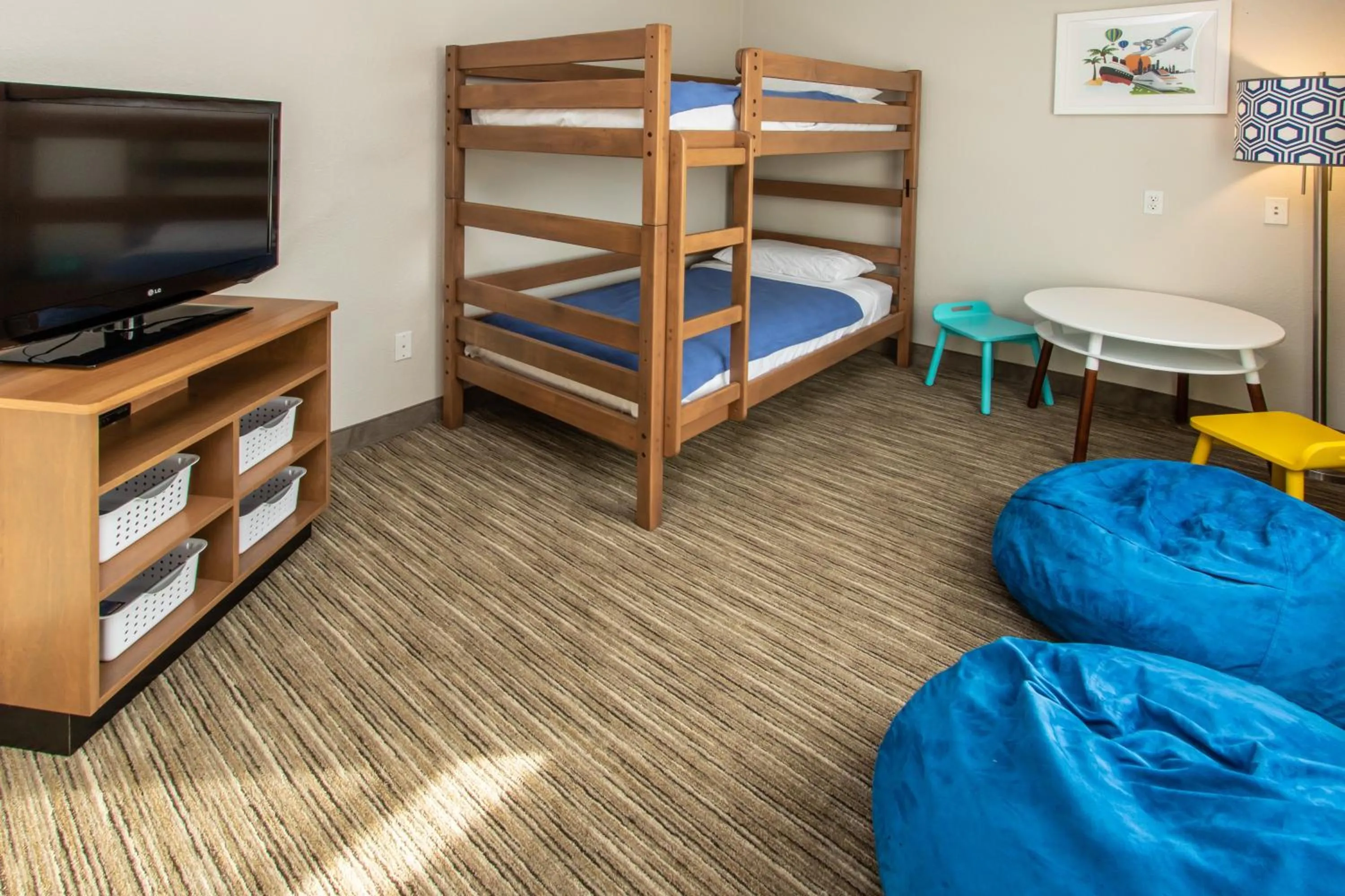 Photo of the whole room, Bed in Holiday Inn Express Hotel & Suites Roseville - Galleria Area by IHG