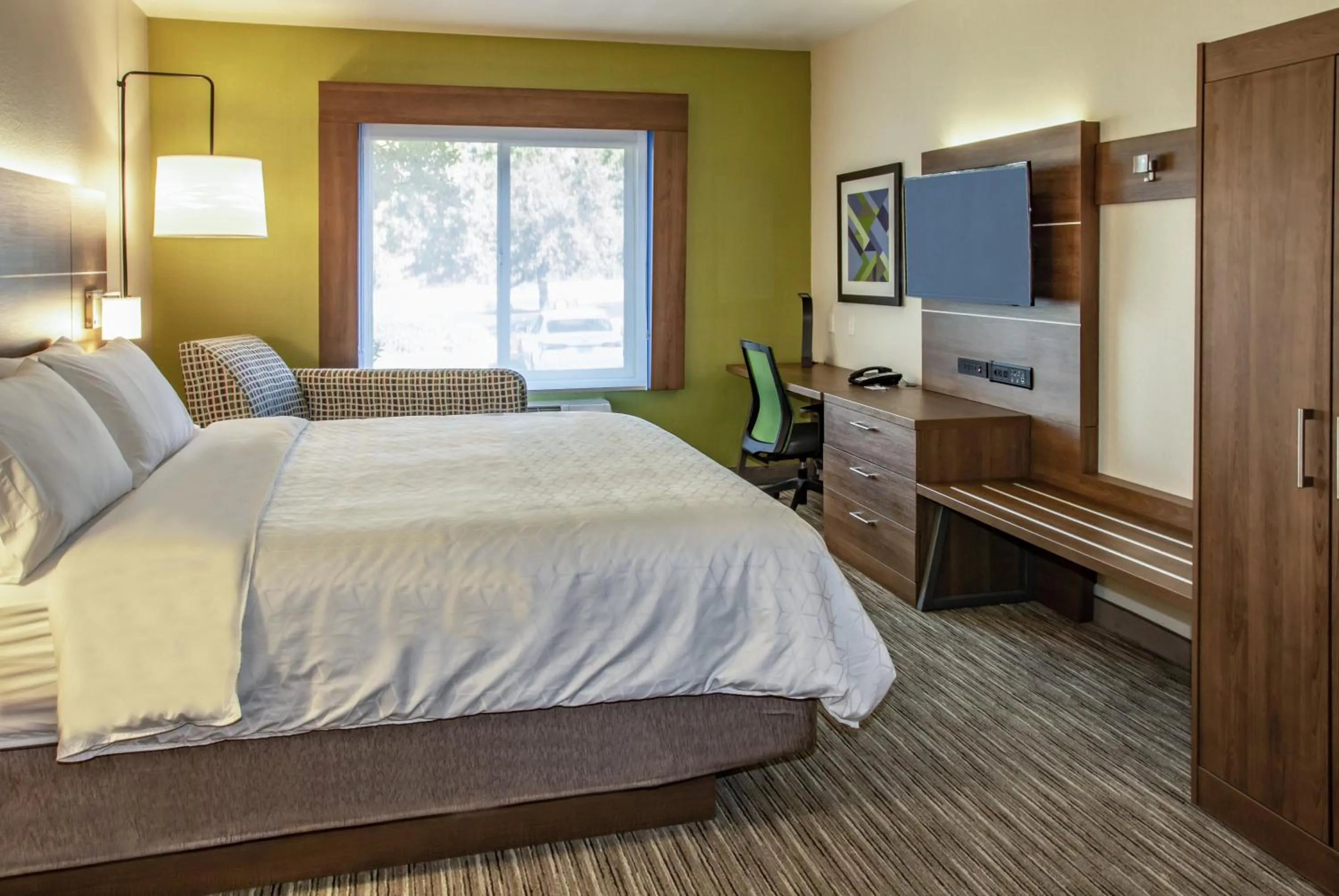 Photo of the whole room, Bed in Holiday Inn Express Hotel & Suites Roseville - Galleria Area by IHG