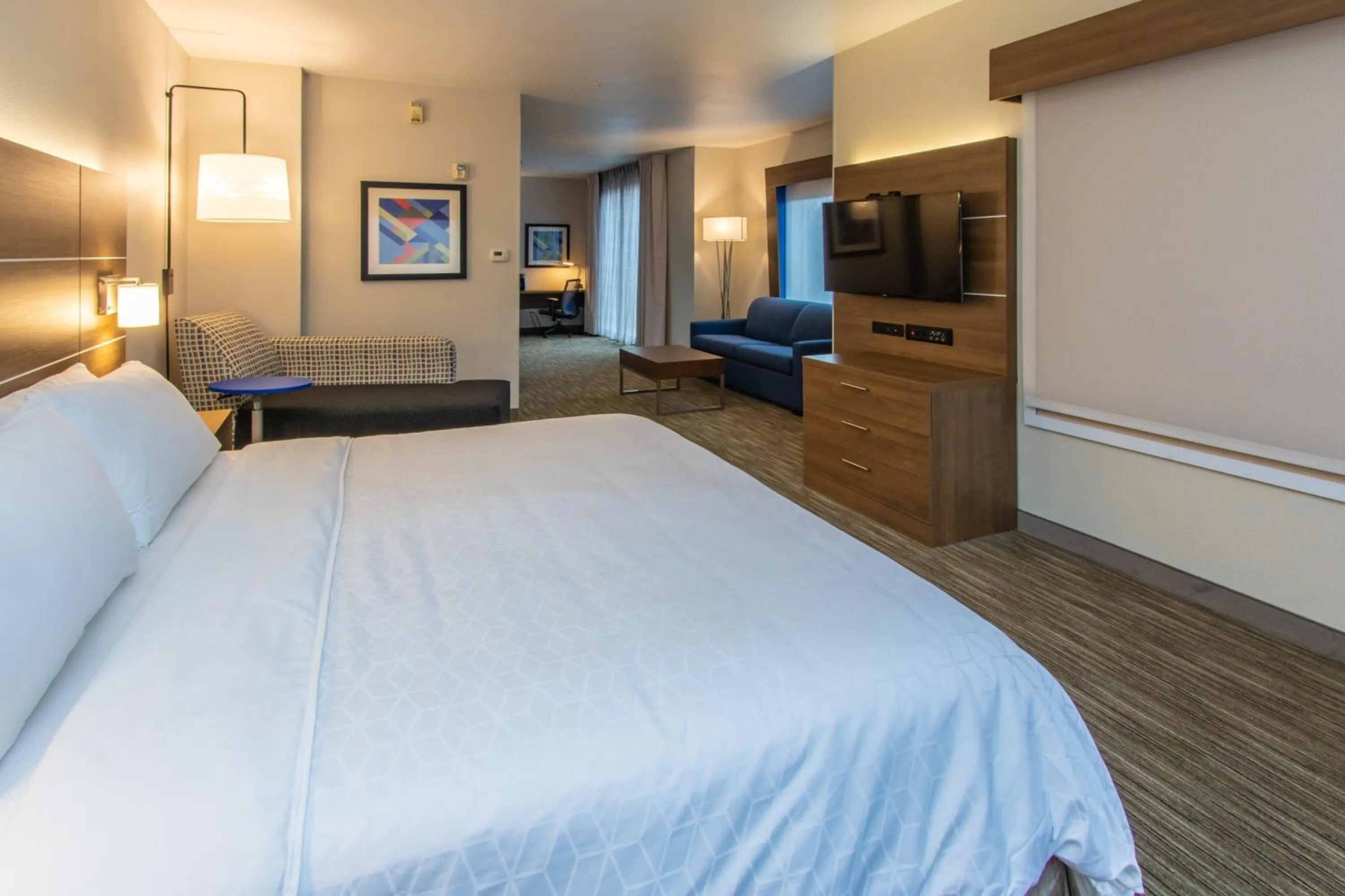 Photo of the whole room, Bed in Holiday Inn Express Hotel & Suites Roseville - Galleria Area by IHG