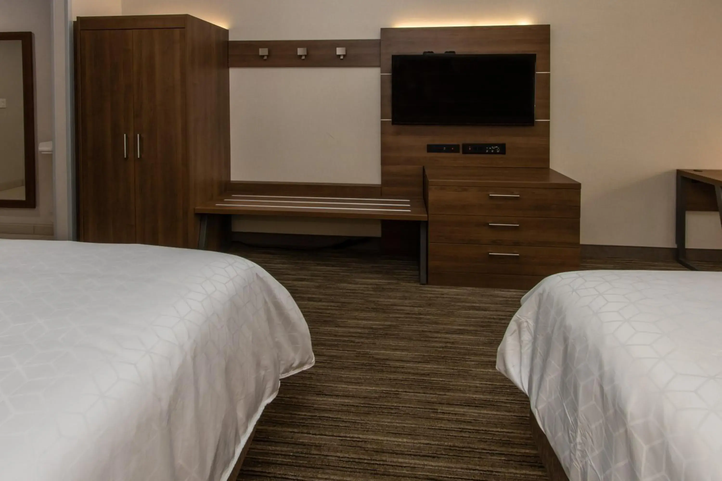 Standard Queen Room with Two Queen Beds in Holiday Inn Express Hotel & Suites Roseville - Galleria Area by IHG Standard Queen Room with Two Queen Beds in Holiday Inn Express Hotel & Suites Roseville - Galleria Area by IHG