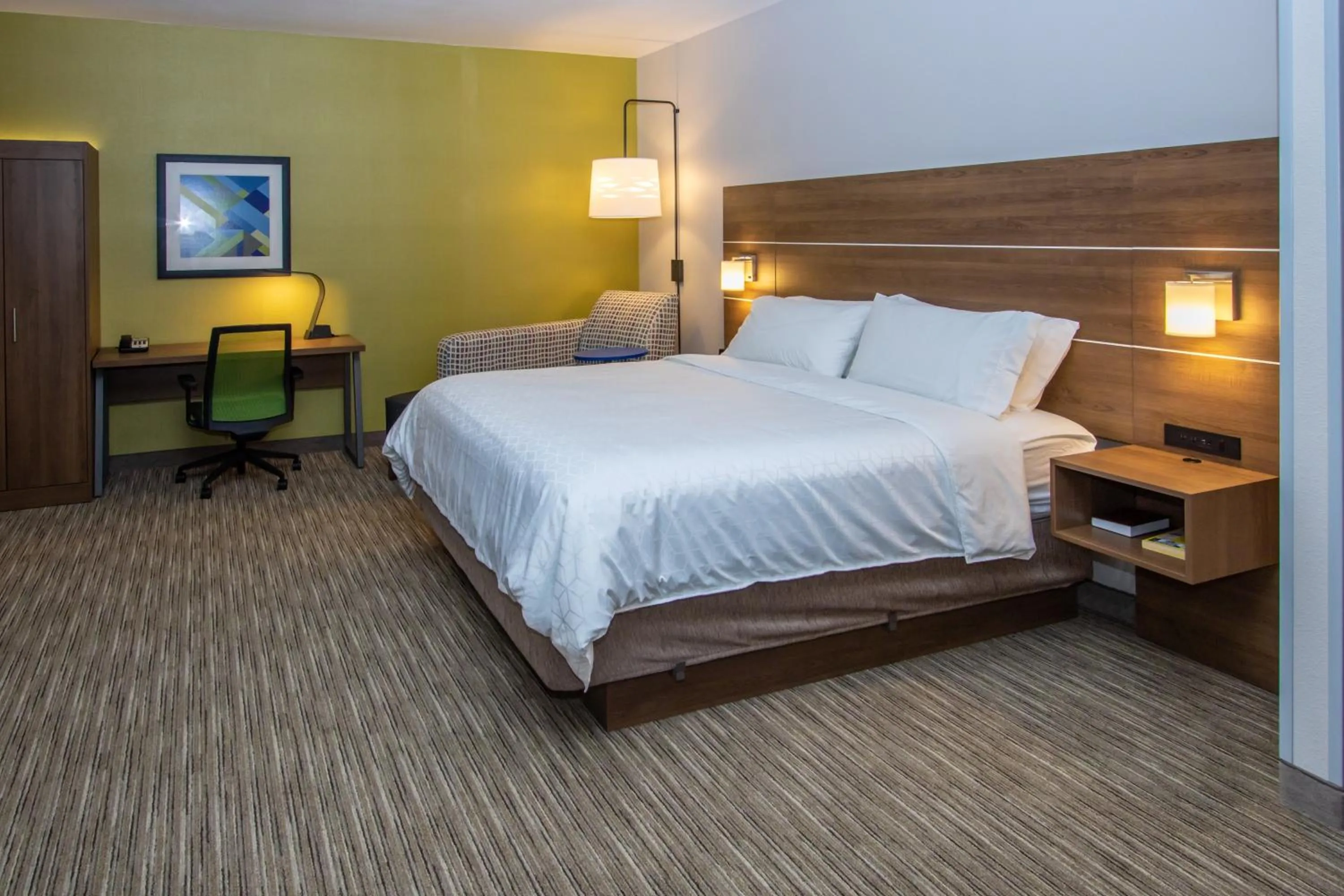 Photo of the whole room, Bed in Holiday Inn Express Hotel & Suites Roseville - Galleria Area by IHG