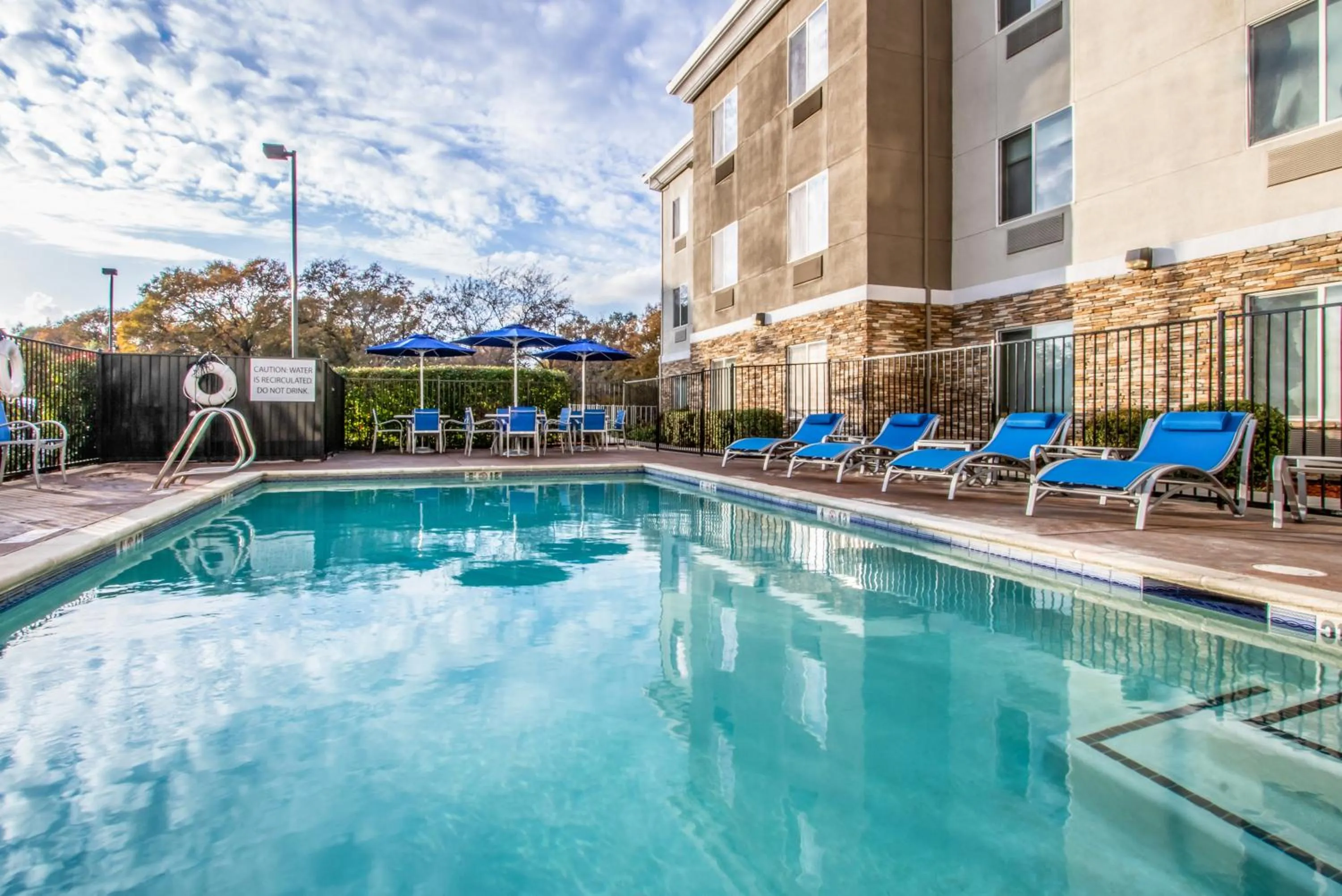 Swimming pool in Holiday Inn Express Hotel & Suites Roseville - Galleria Area by IHG