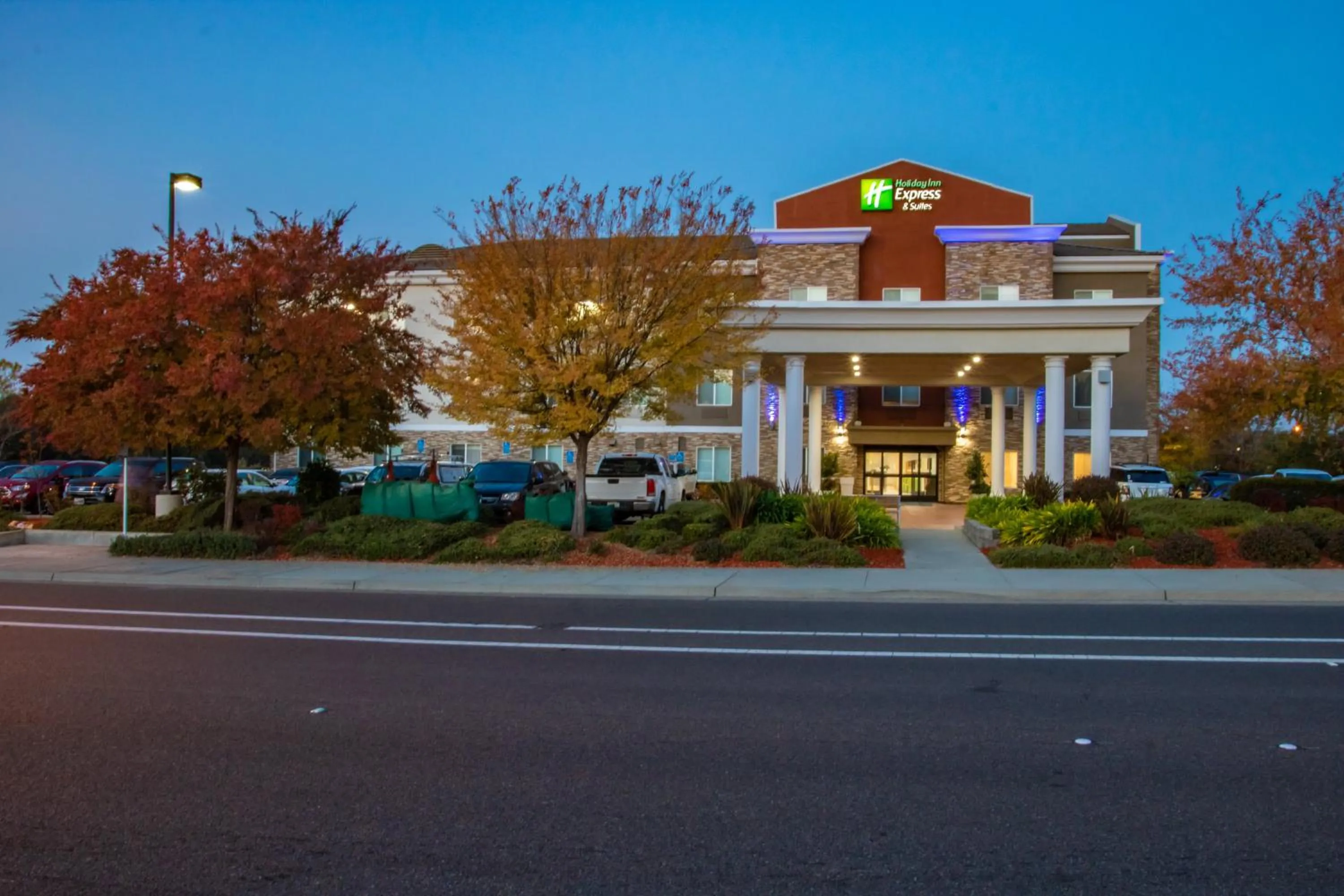 Property building in Holiday Inn Express Hotel & Suites Roseville - Galleria Area by IHG