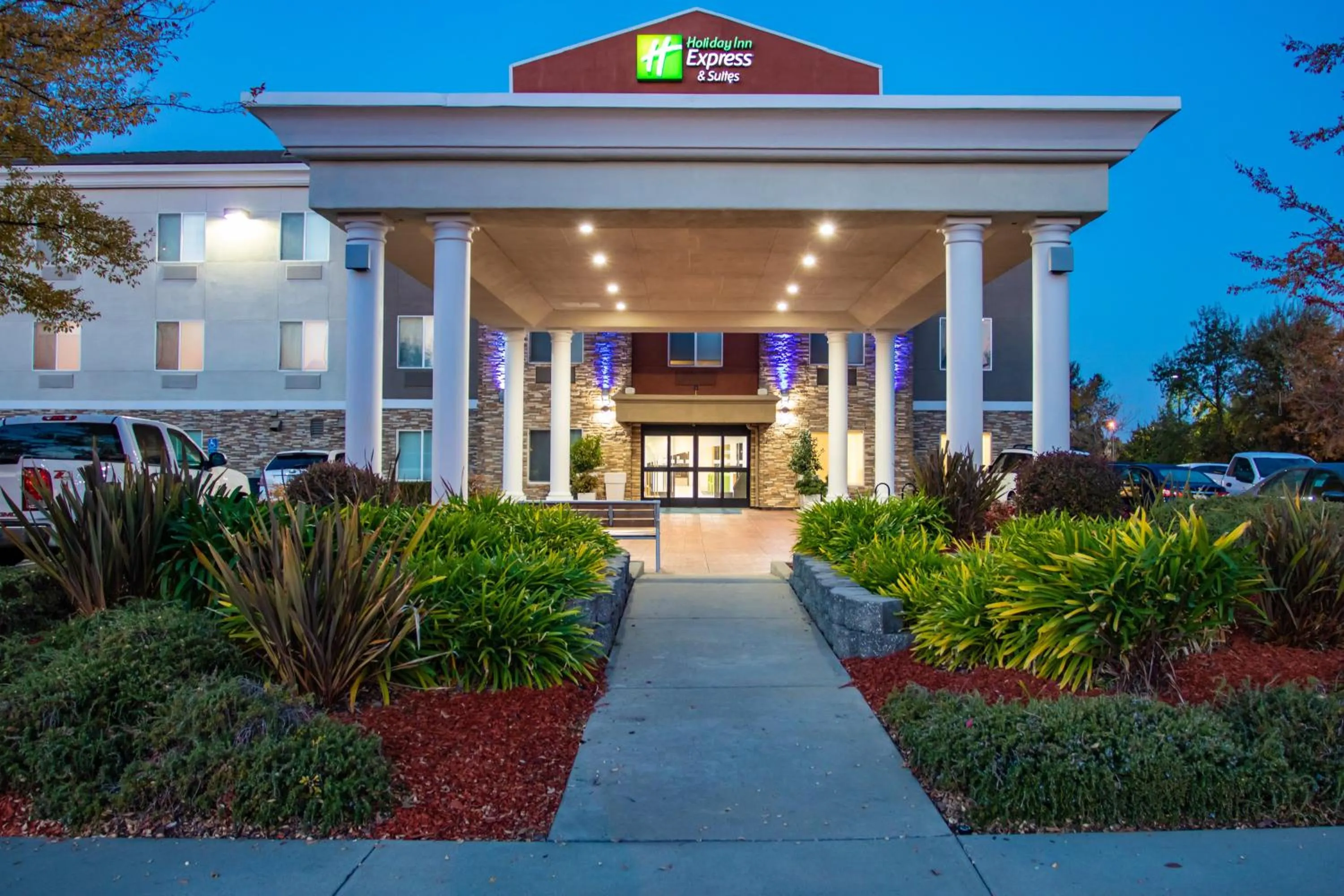 Property building in Holiday Inn Express Hotel & Suites Roseville - Galleria Area by IHG