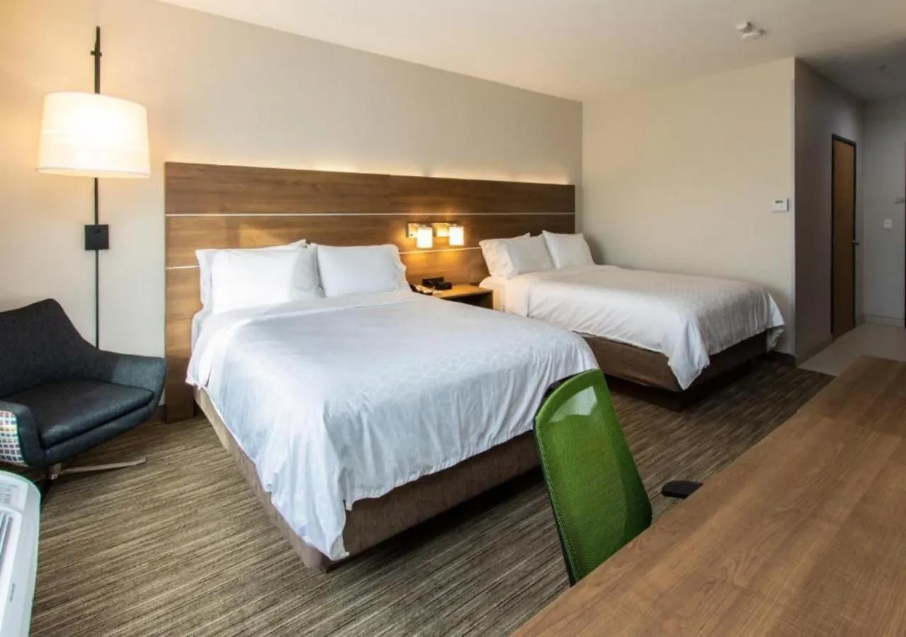 Bedroom, Bed in Holiday Inn Express Hotel & Suites Roseville - Galleria Area by IHG