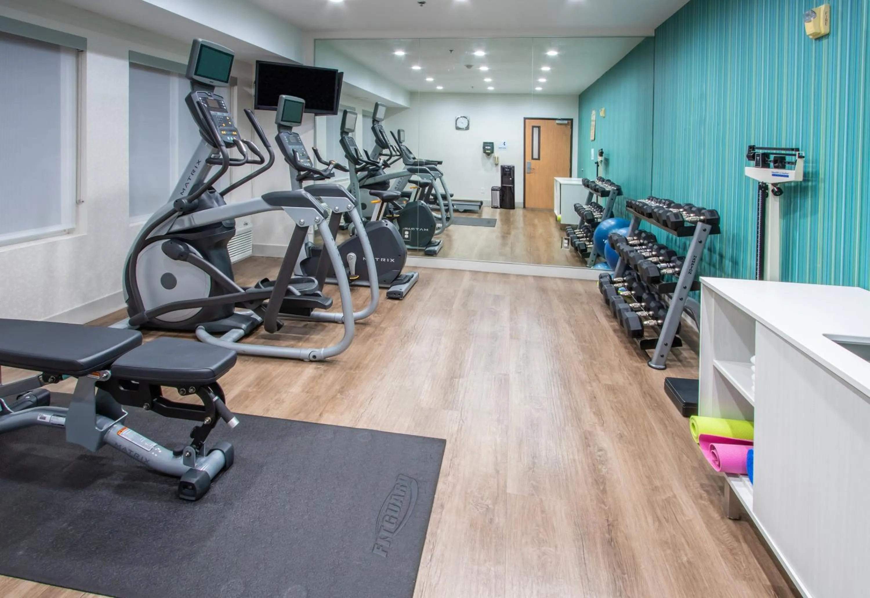 Spa and wellness centre/facilities in Holiday Inn Express Hotel & Suites Roseville - Galleria Area by IHG