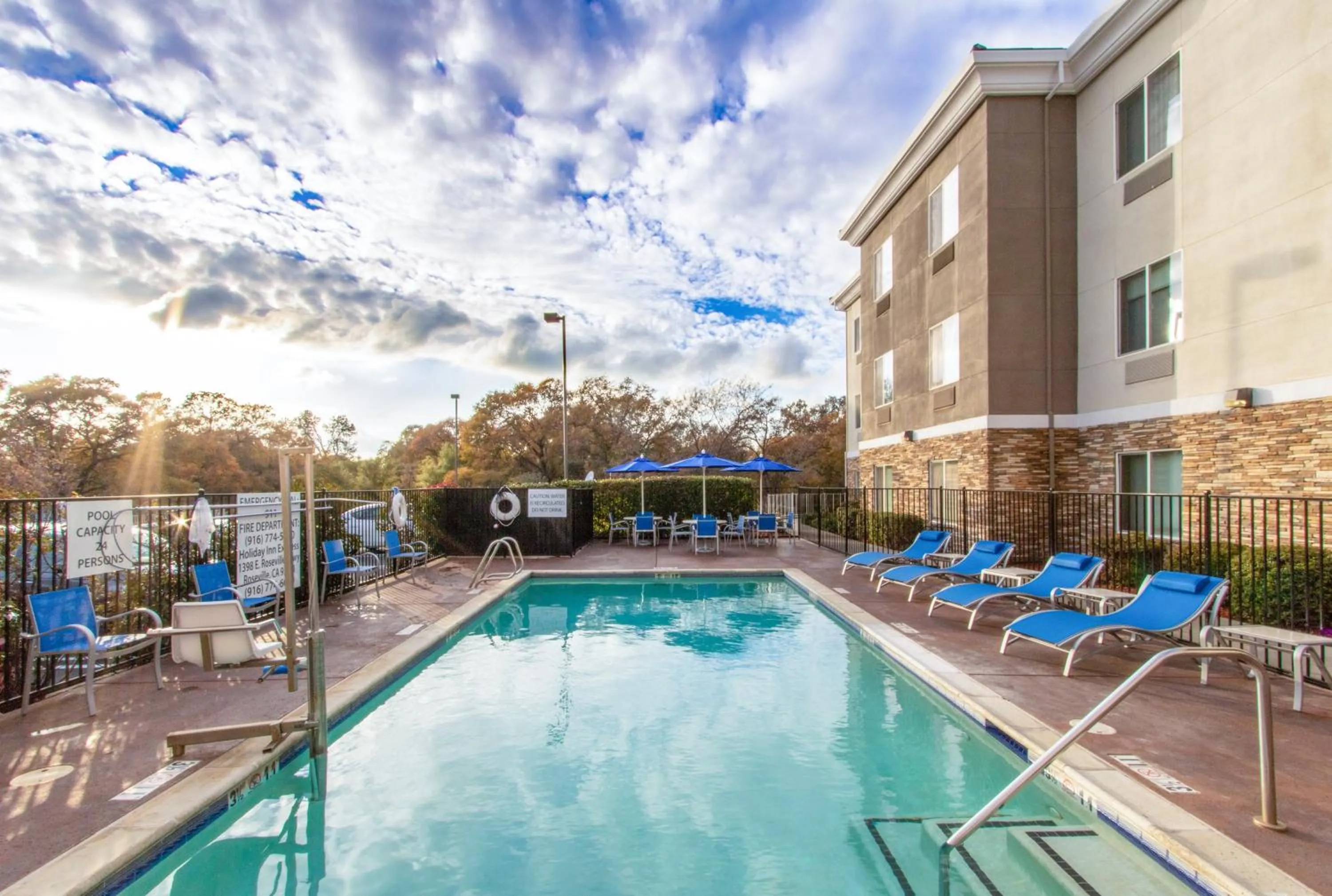 Swimming pool in Holiday Inn Express Hotel & Suites Roseville - Galleria Area by IHG