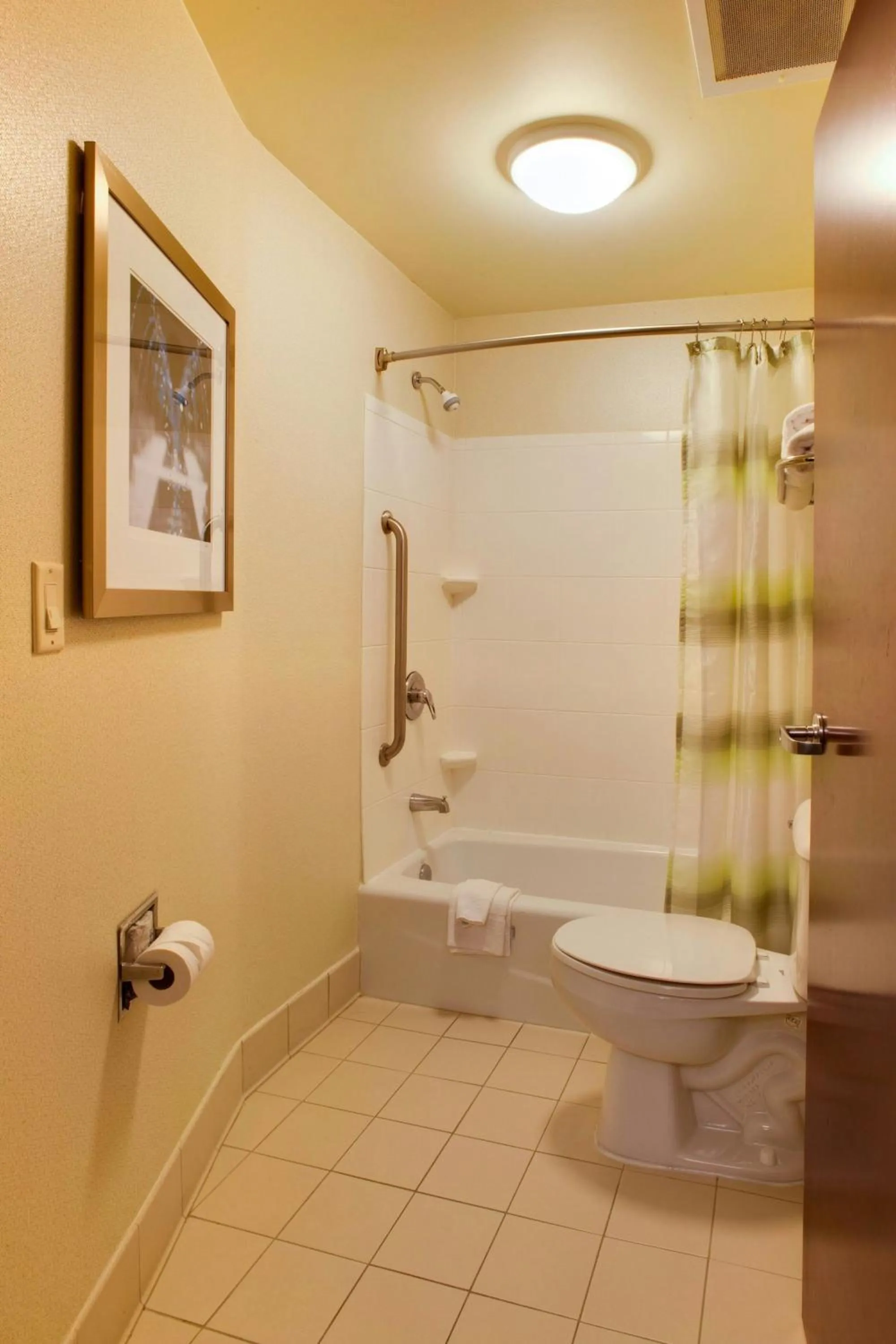 Bathroom in SpringHill Suites Savannah Airport