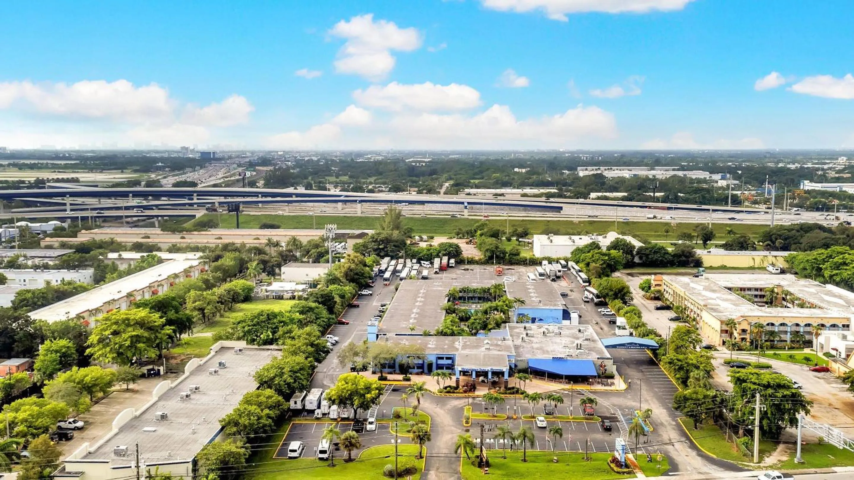 Property building in Rodeway Inn & Suites Fort Lauderdale Airport & Cruise Port