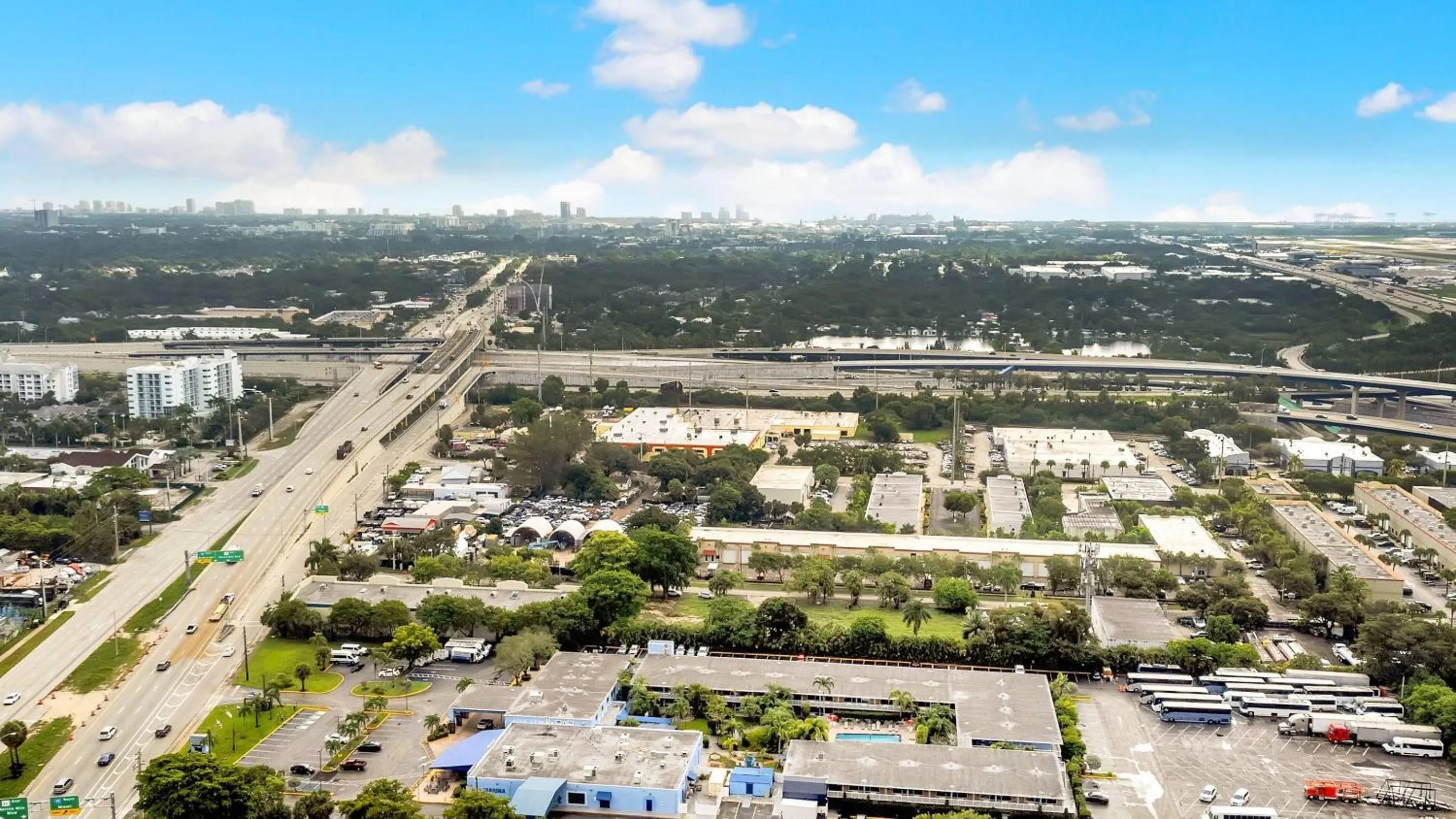 Property building in Rodeway Inn & Suites Fort Lauderdale Airport & Cruise Port