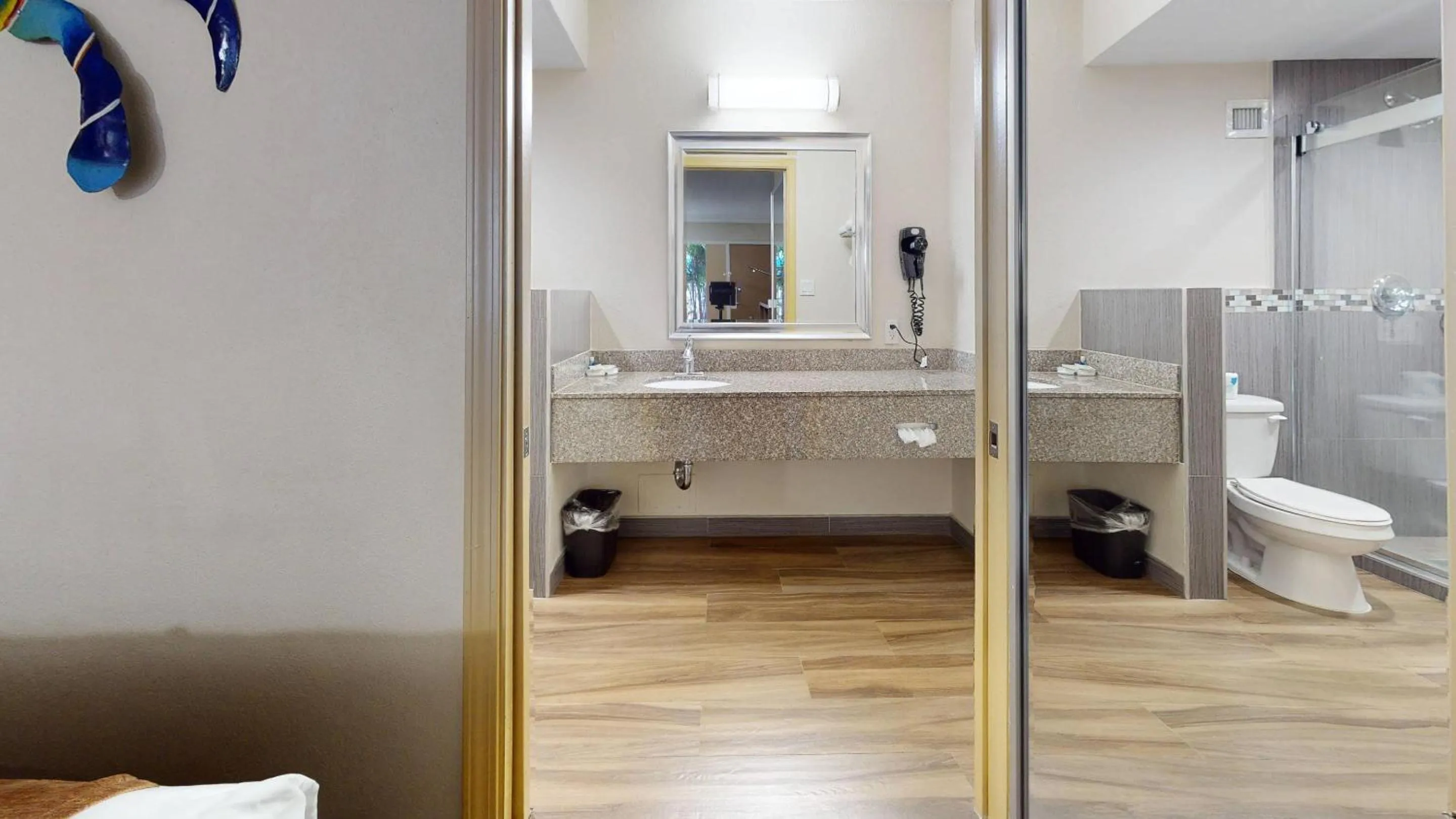 Bedroom in Rodeway Inn & Suites Fort Lauderdale Airport & Cruise Port