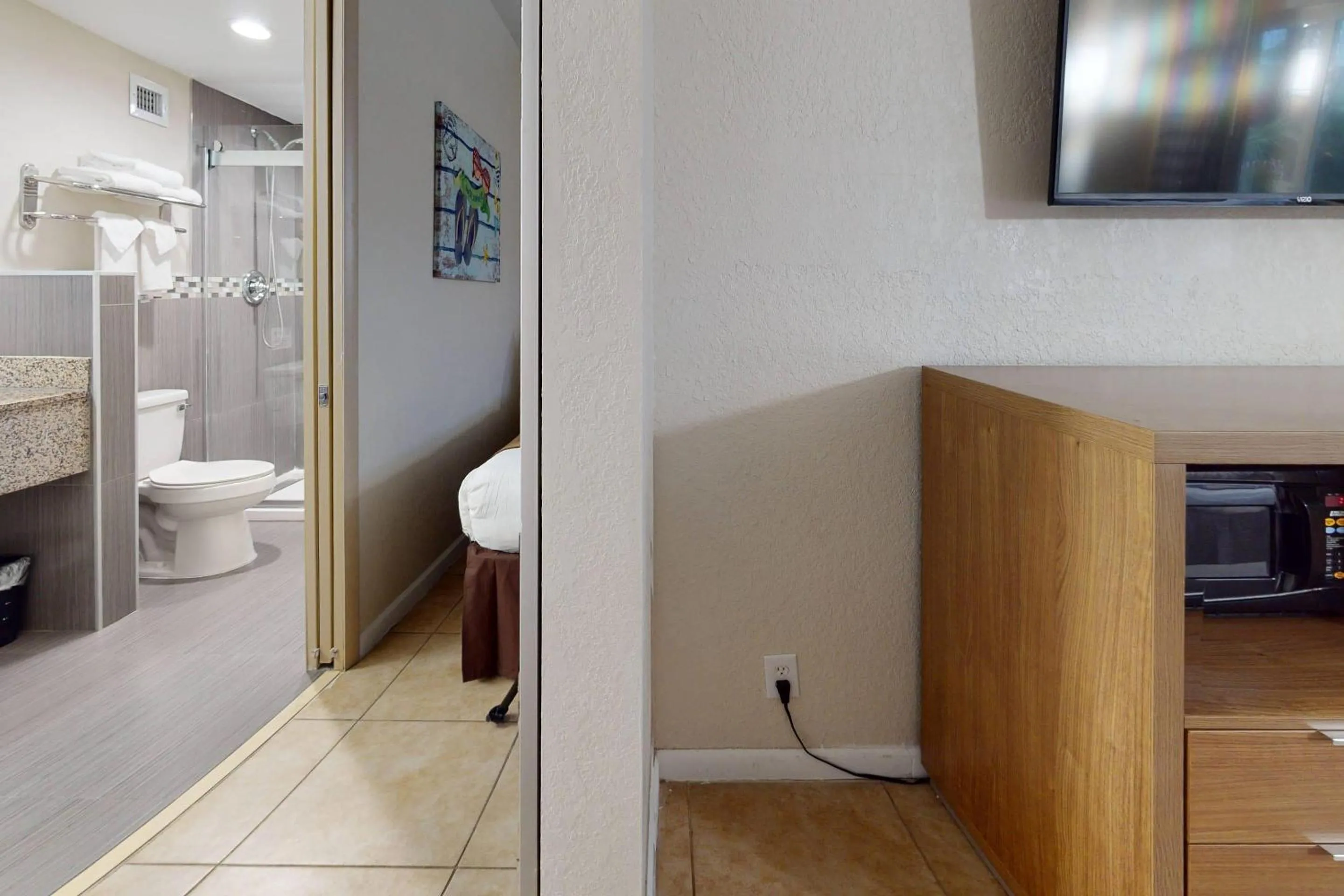 Bedroom in Rodeway Inn & Suites Fort Lauderdale Airport & Cruise Port