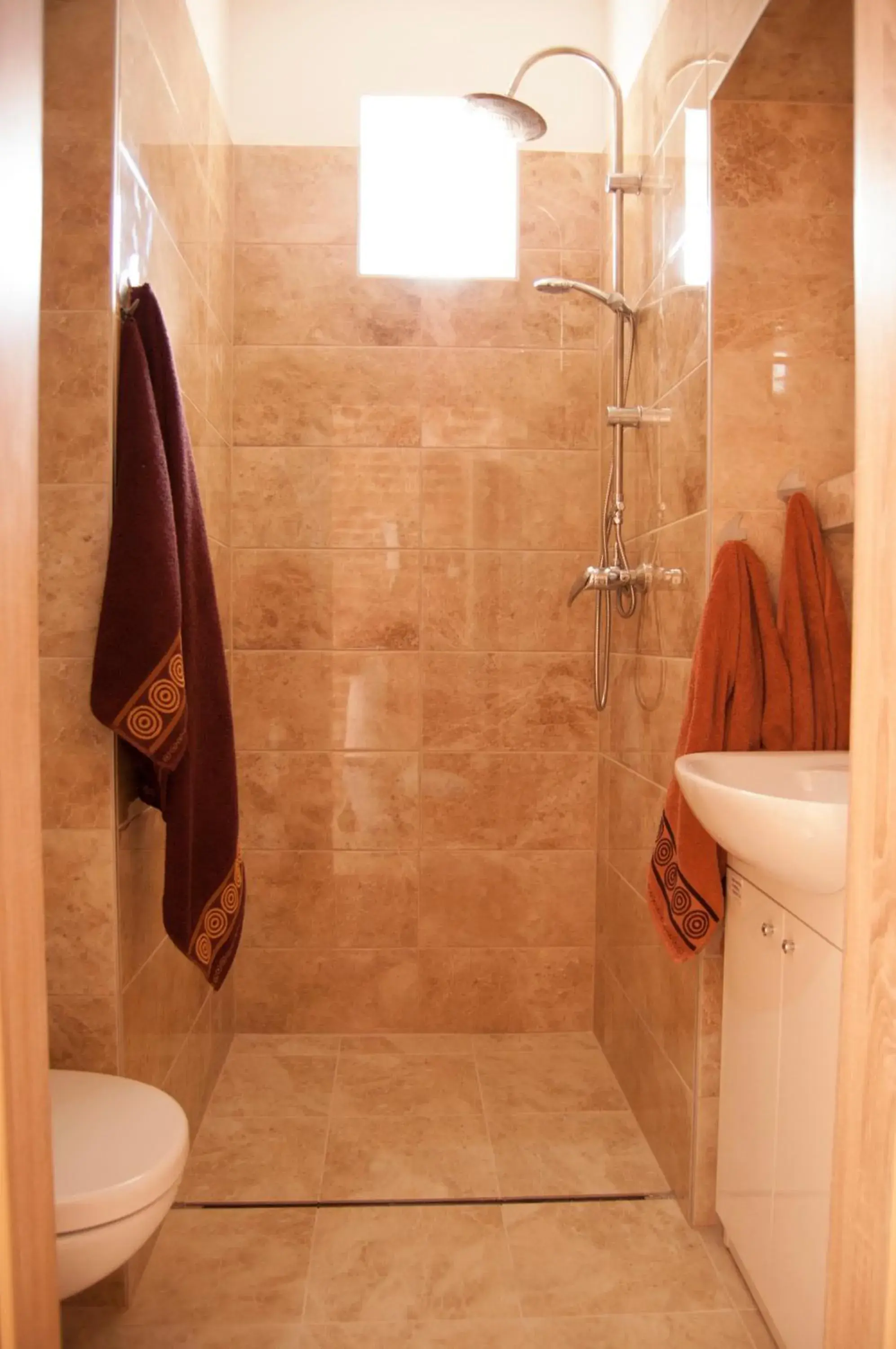 Quadruple Room with Private Bathroom in hostelswidnicka24 Quadruple Room with Private Bathroom in hostelswidnicka24