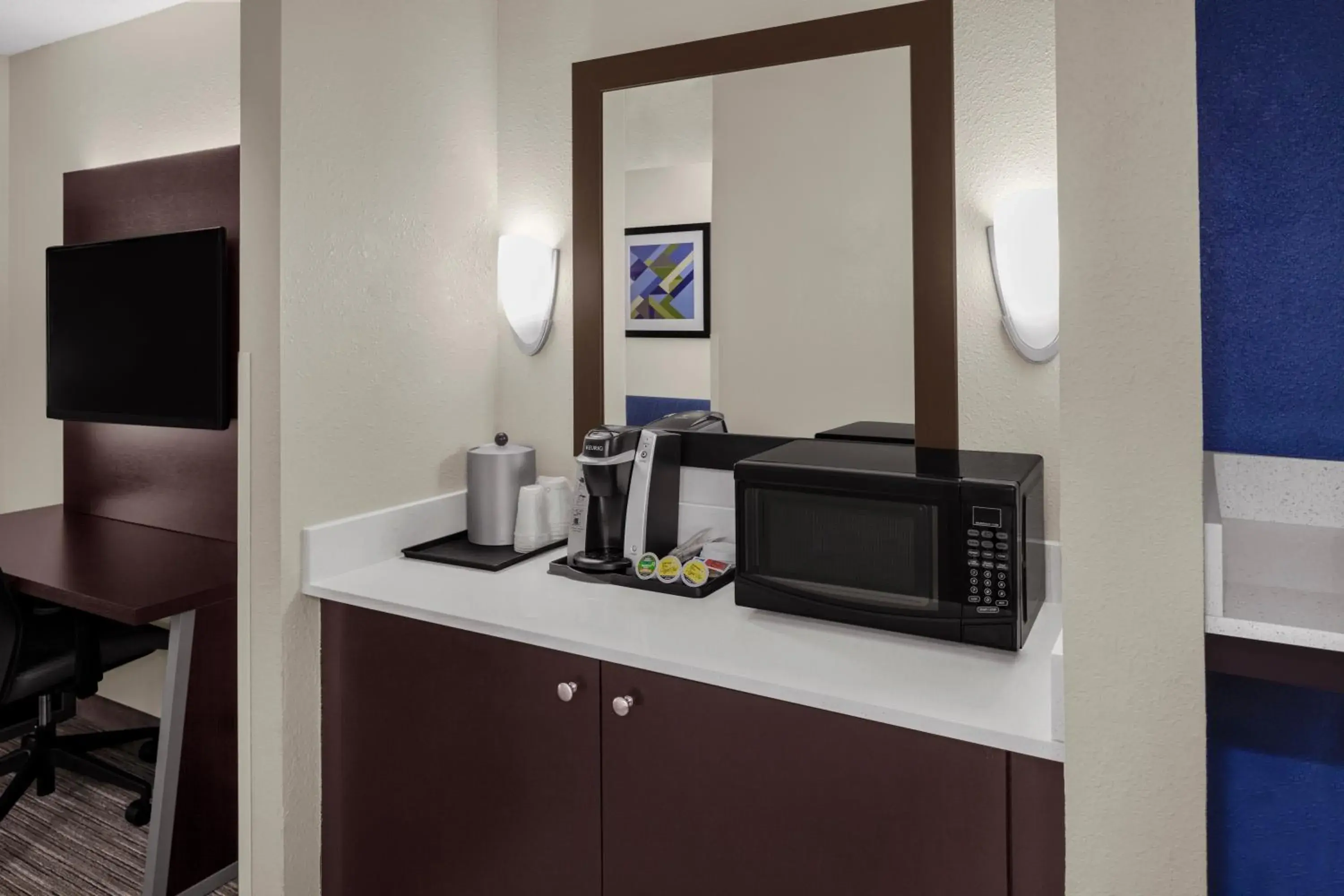 Suite with Two Queen Beds and Jetted Tub in Holiday Inn Express & Suites Asheville SW - Outlet Ctr Area by IHG Suite with Two Queen Beds and Jetted Tub in Holiday Inn Express & Suites Asheville SW - Outlet Ctr Area by IHG
