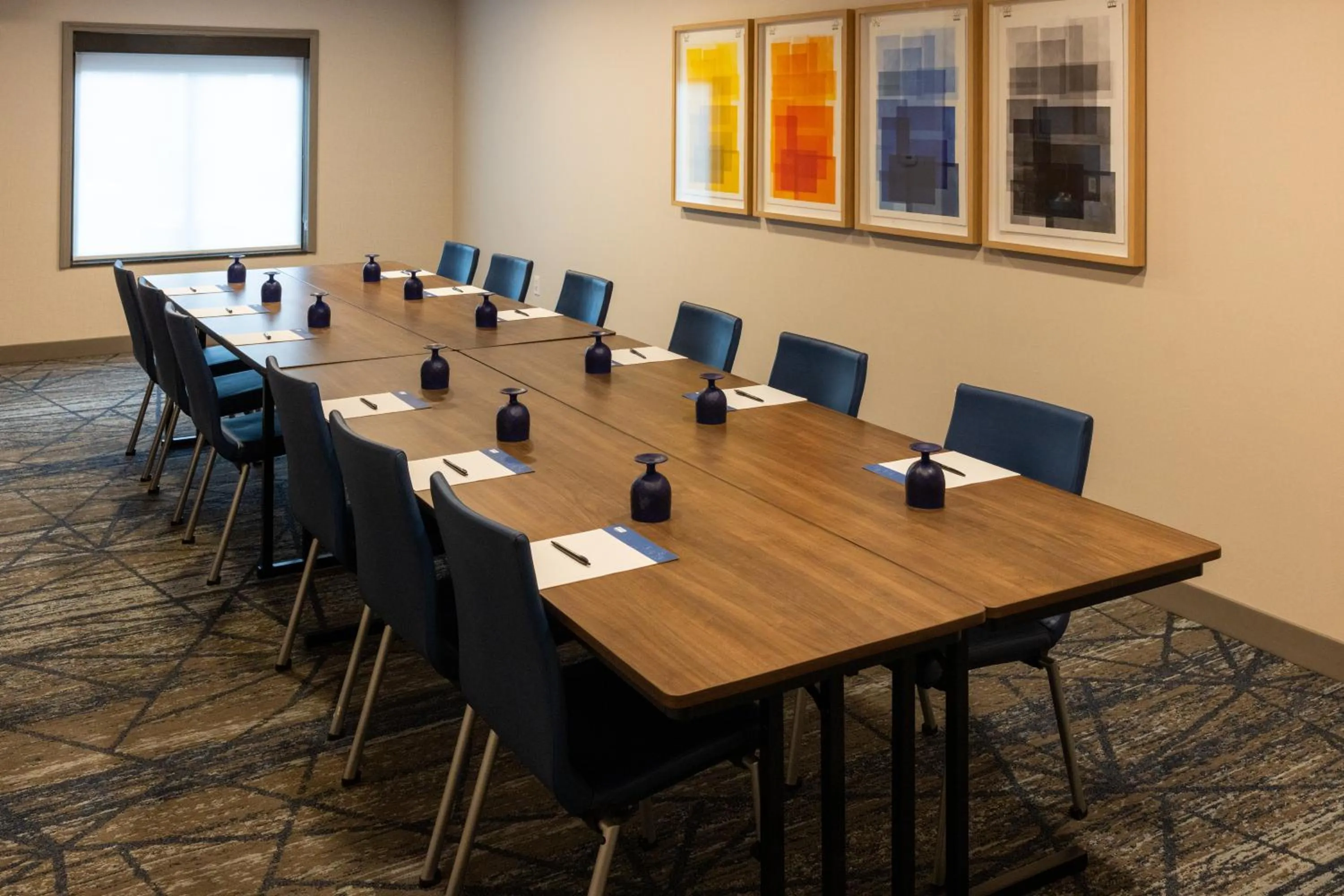 Meeting/conference room in Holiday Inn Express Hotel & Suites Wichita Airport by IHG