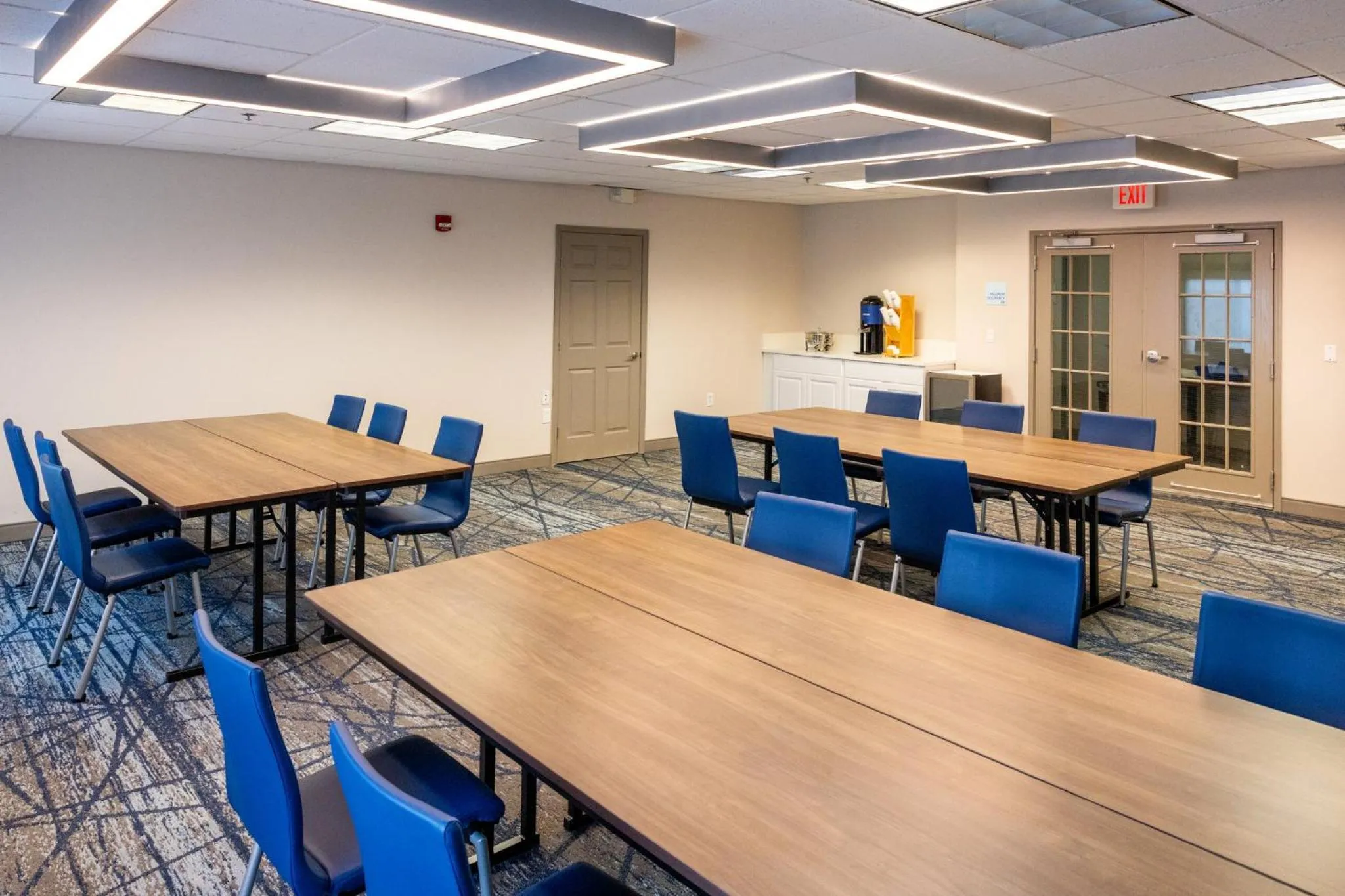 Meeting/conference room in Holiday Inn Express Hotel & Suites Wichita Airport by IHG