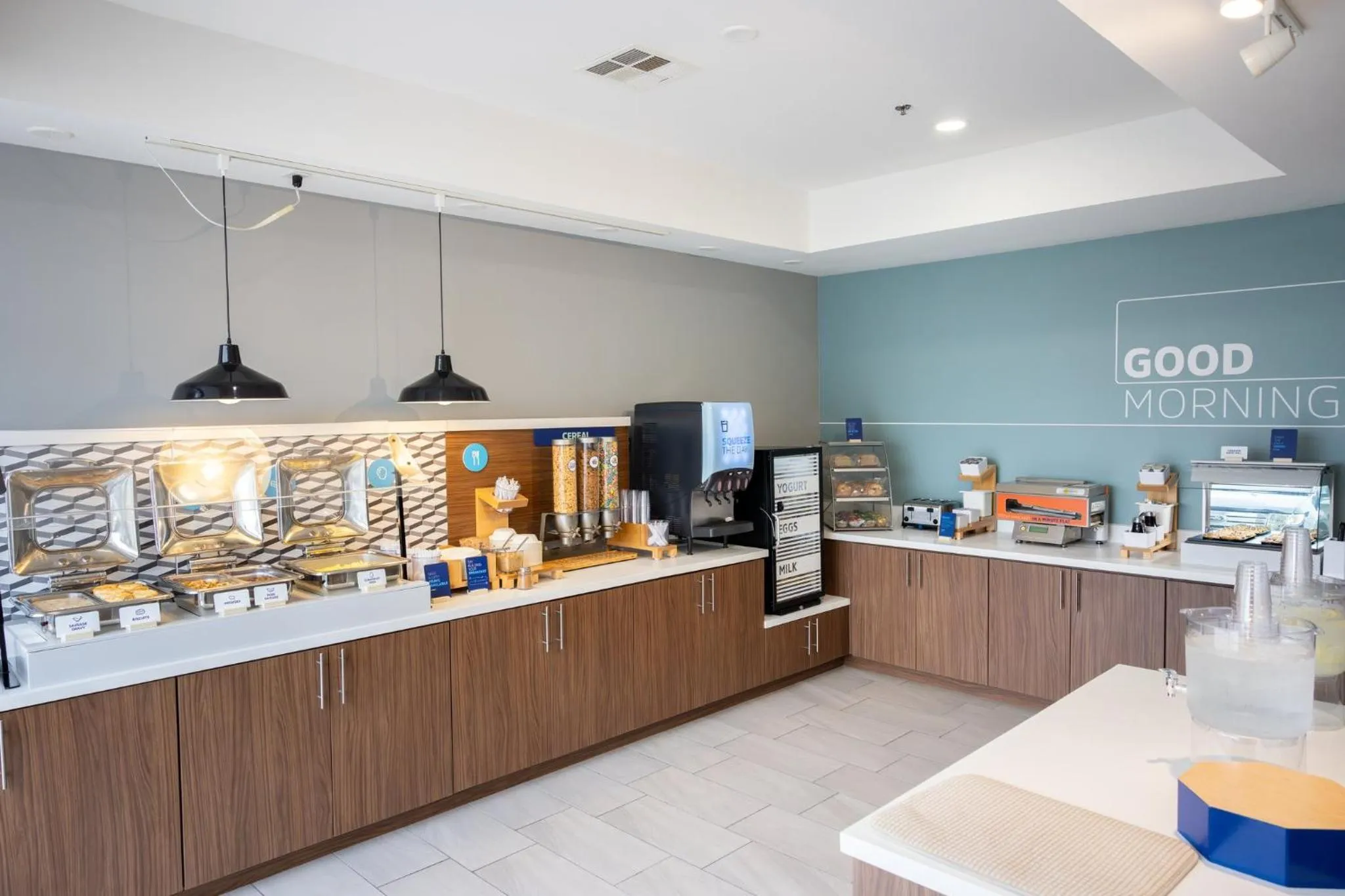 Breakfast in Holiday Inn Express Hotel & Suites Wichita Airport by IHG