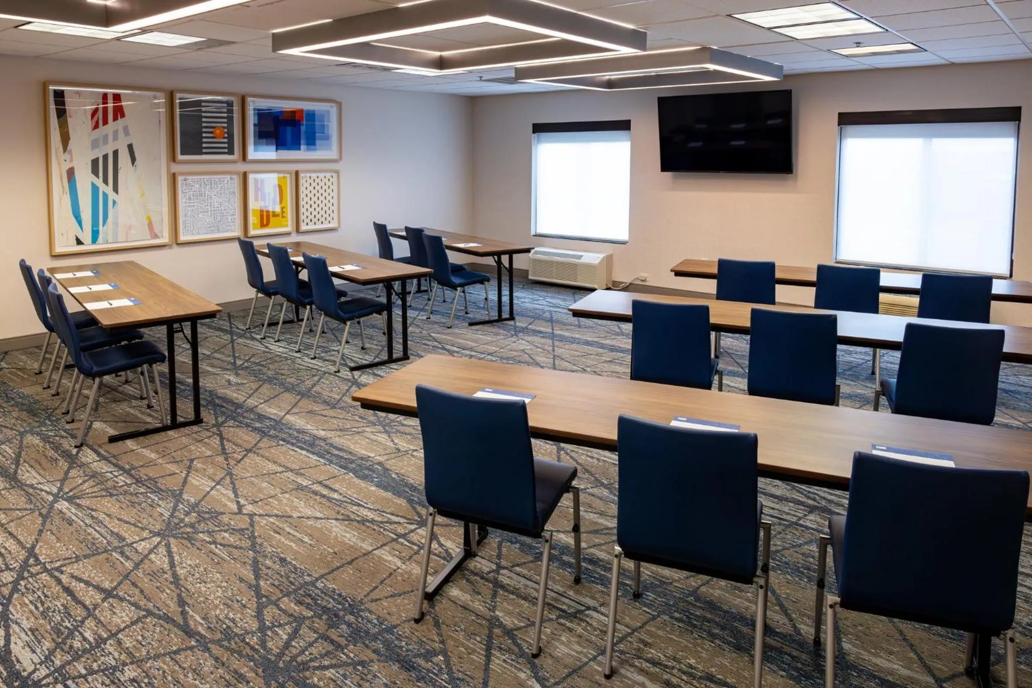 Meeting/conference room in Holiday Inn Express Hotel & Suites Wichita Airport by IHG