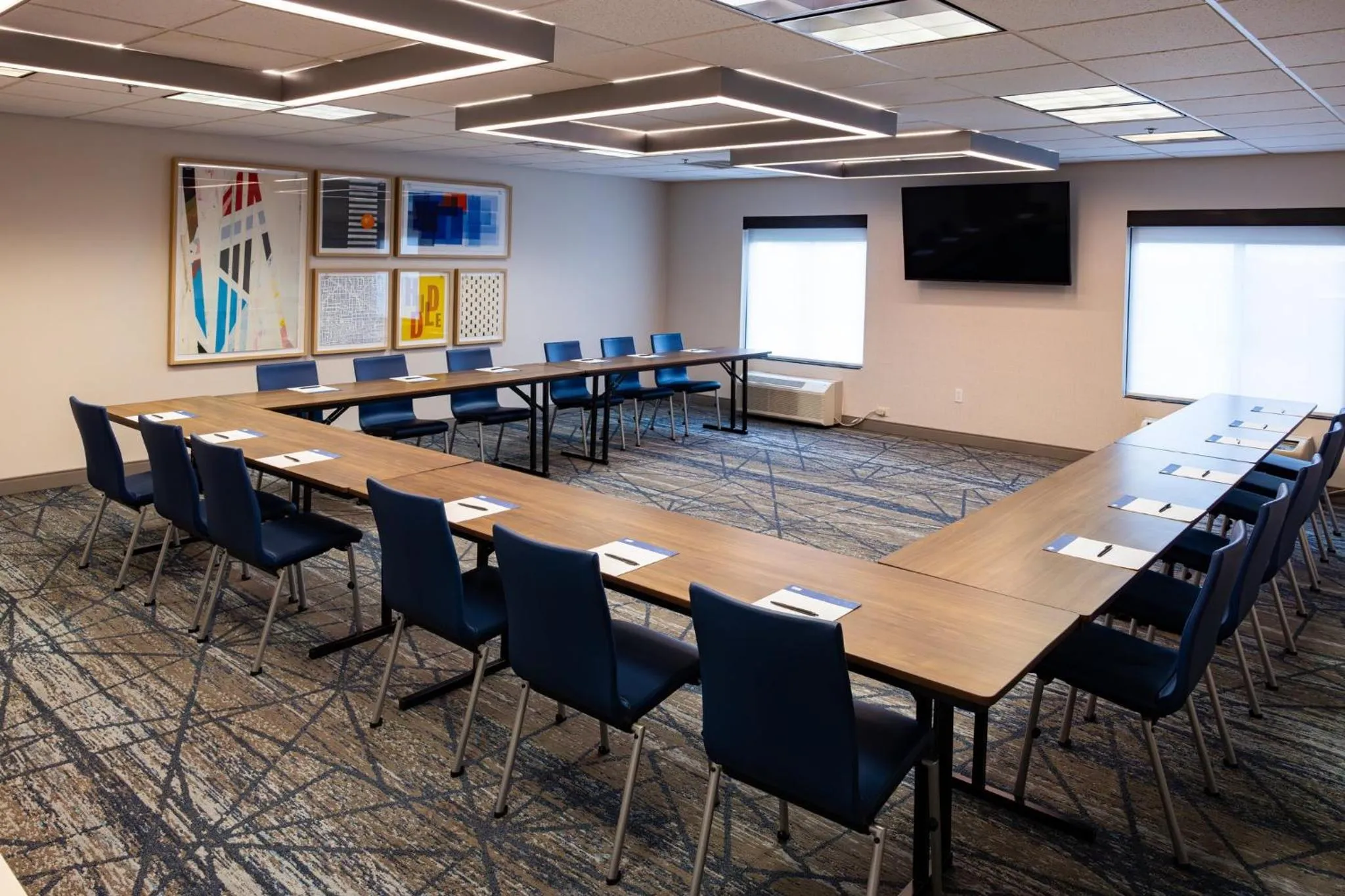 Meeting/conference room in Holiday Inn Express Hotel & Suites Wichita Airport by IHG