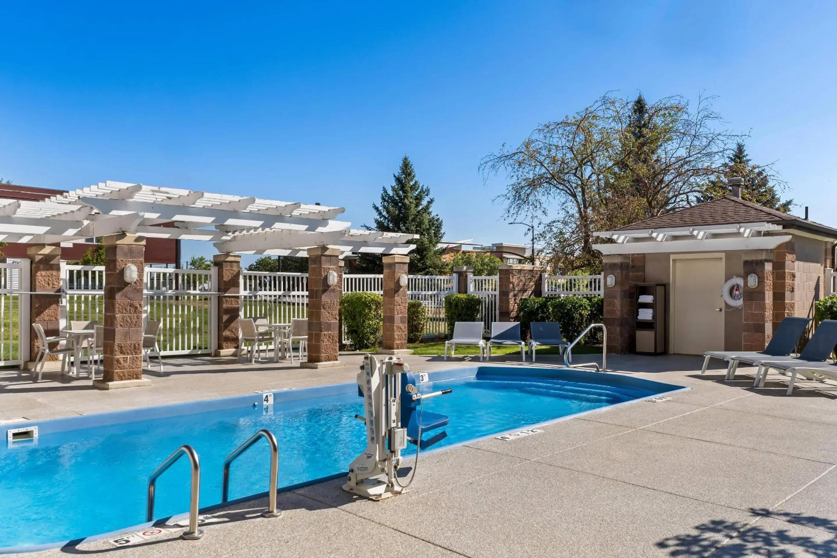 Swimming pool in Comfort Inn & Suites Boulder