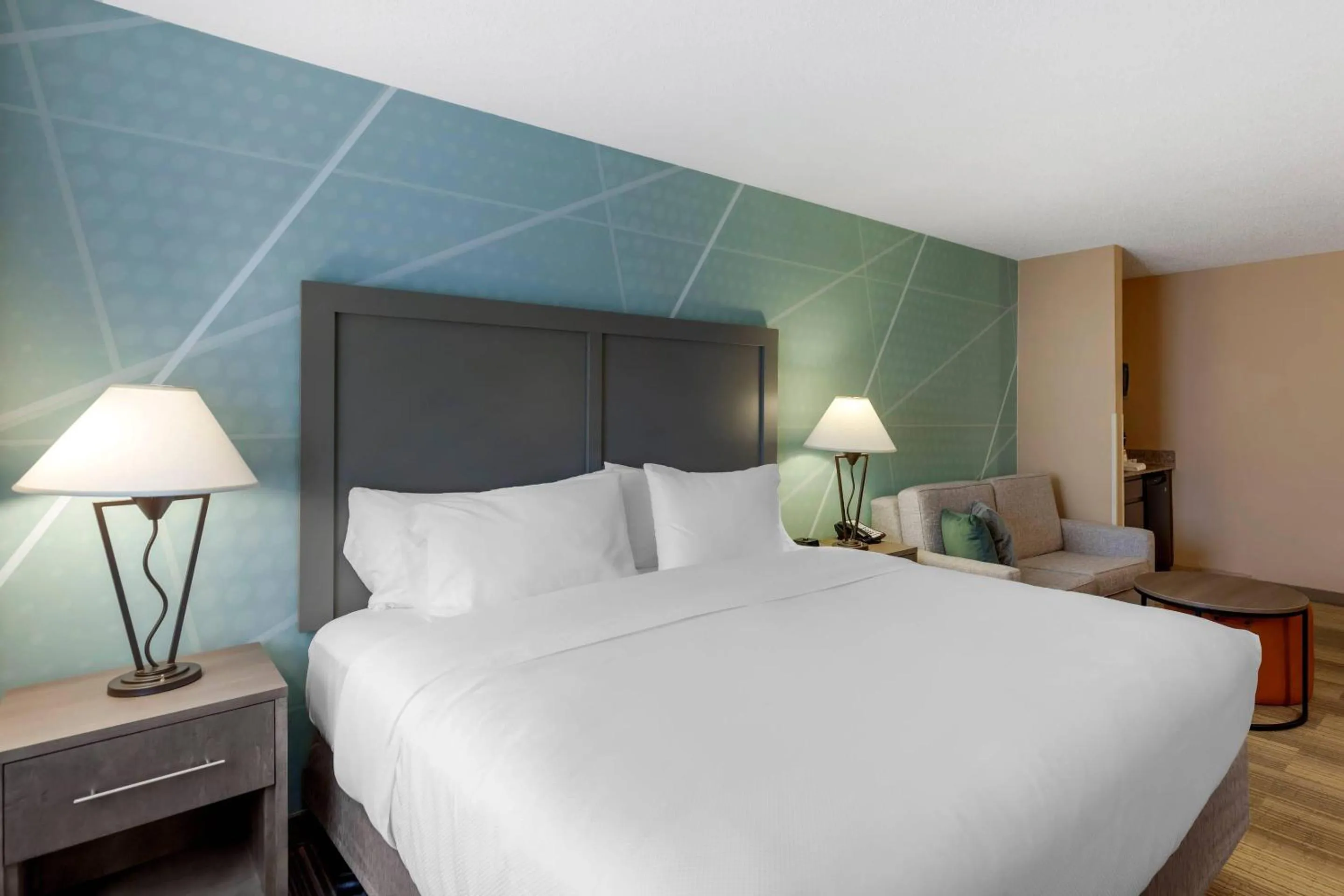 Bedroom, Bed in Comfort Inn & Suites Boulder