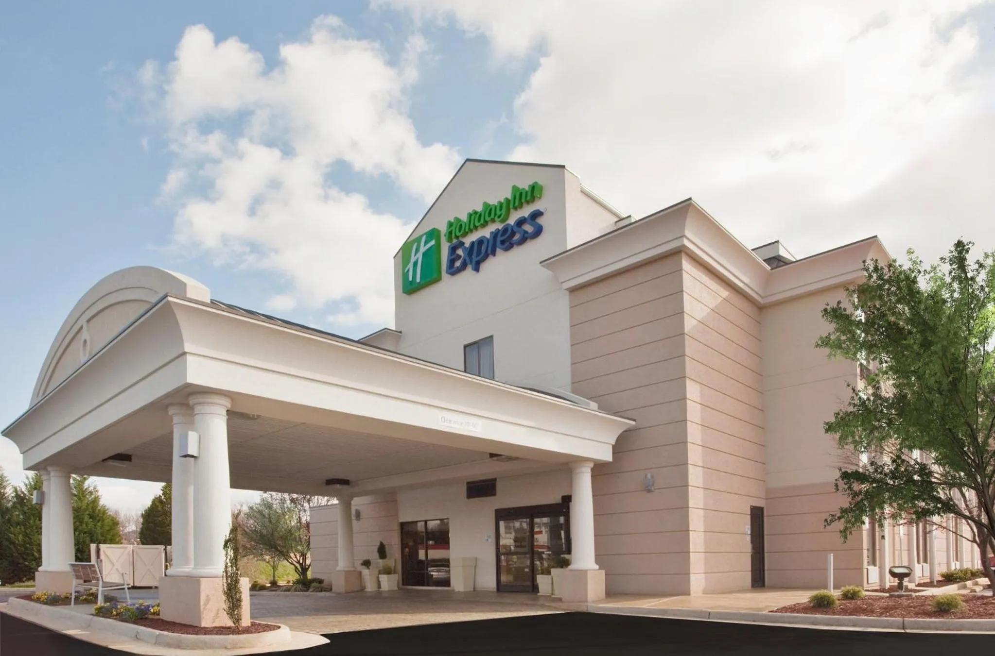 Property building in Holiday Inn Express Lynchburg by IHG