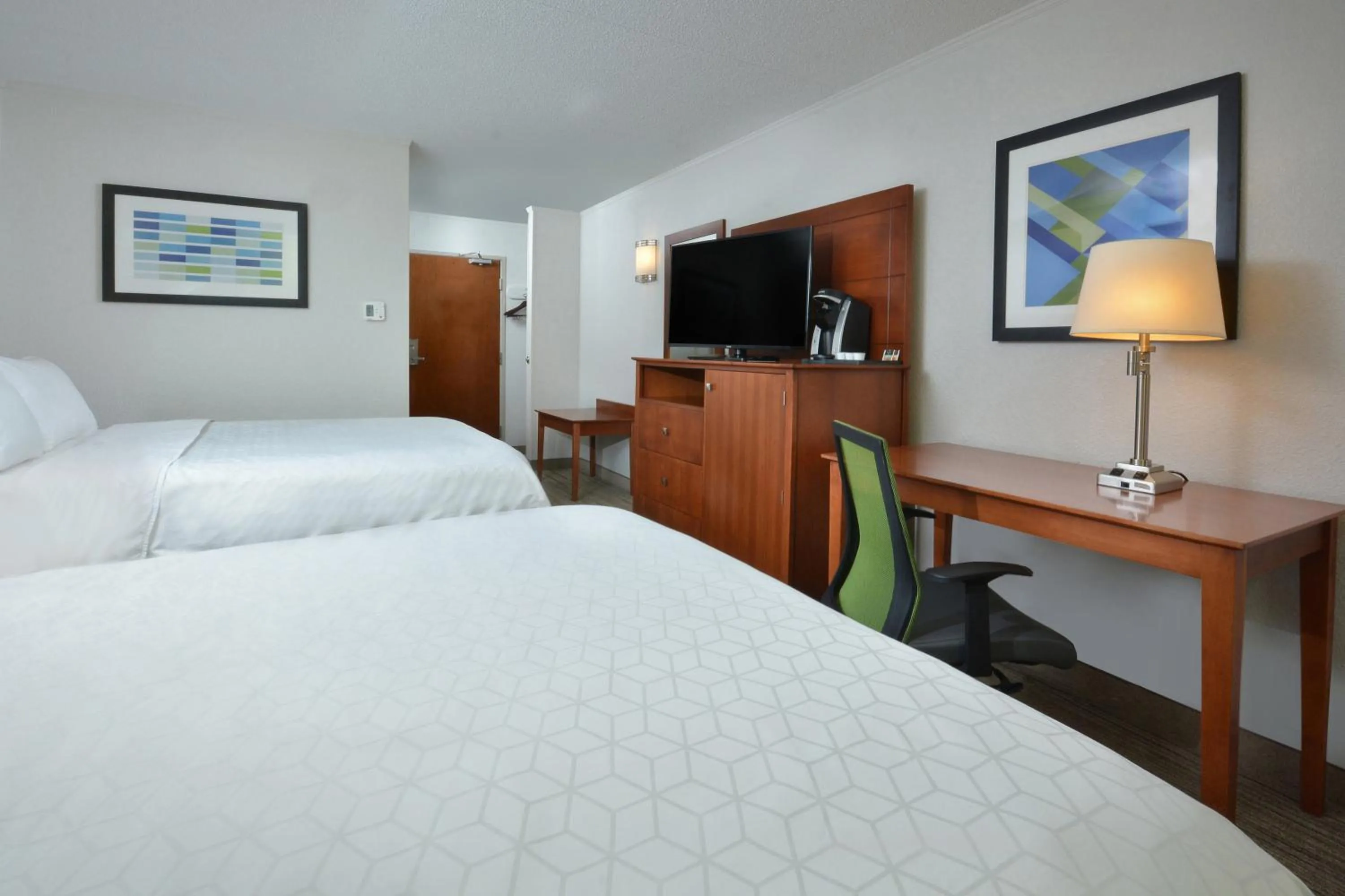 Photo of the whole room, Bed in Holiday Inn Express Lynchburg by IHG
