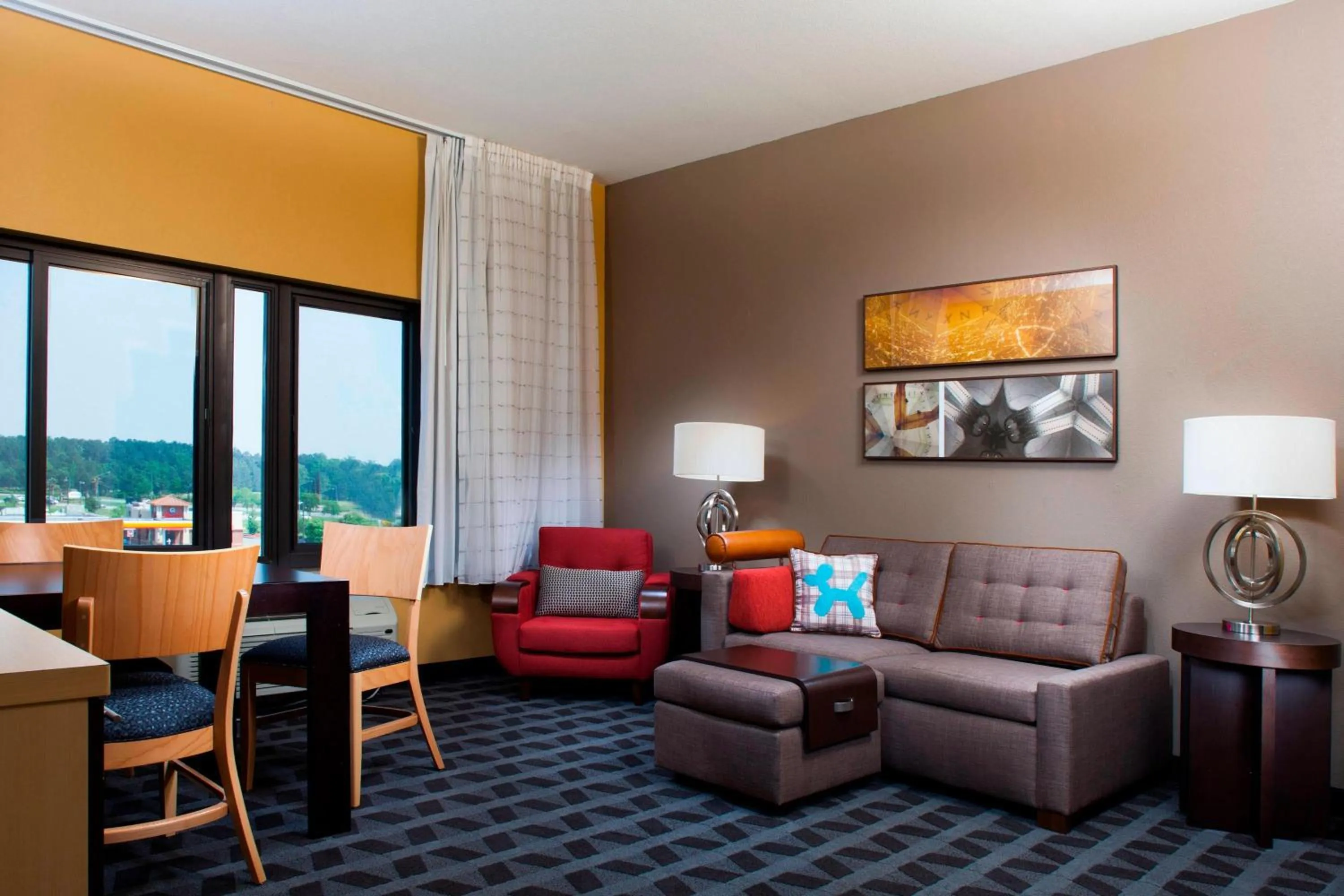Living room in TownePlace Suites by Marriott Savannah Airport