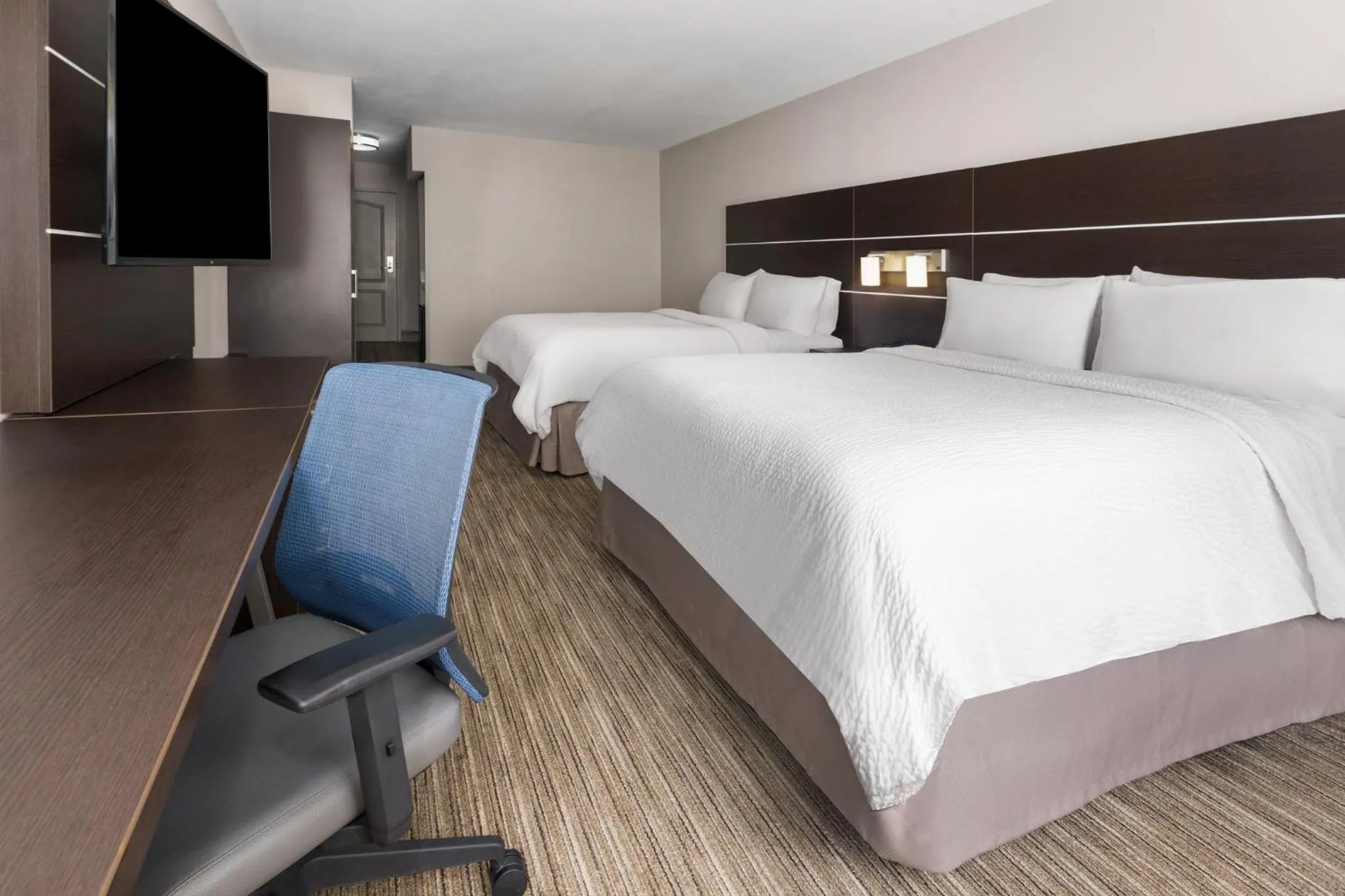 Photo of the whole room, Bed in Holiday Inn Express Hotel & Suites Hamburg by IHG