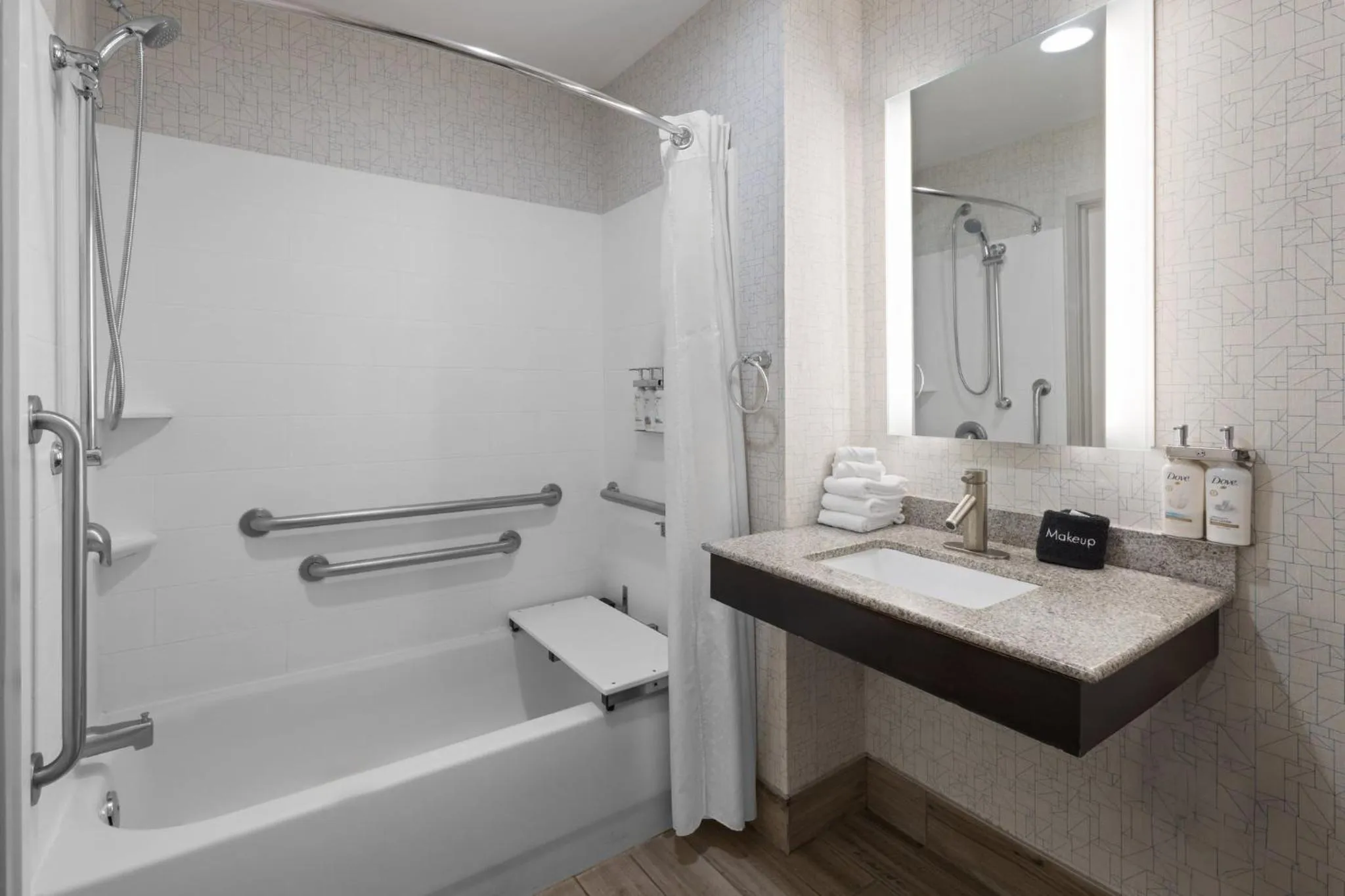 Photo of the whole room in Holiday Inn Express Hotel & Suites Hamburg by IHG