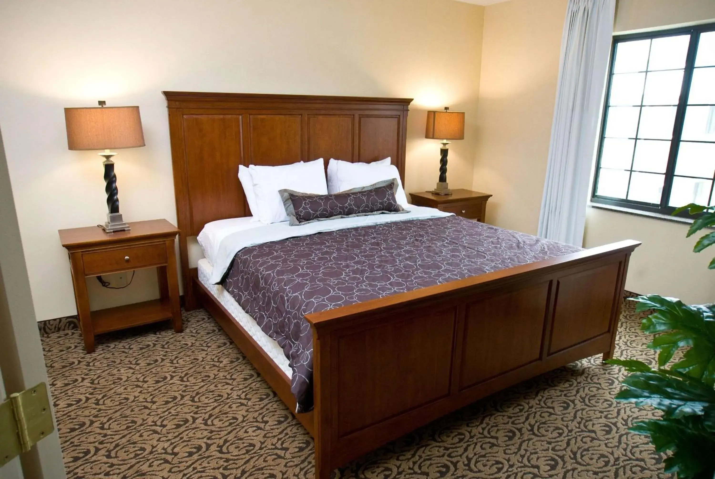 Queen Studio Suite - Mobility and Hearing Impaired Access/Non-Smoking in Staybridge Suites Williamsville Buffalo by IHG Queen Studio Suite - Mobility and Hearing Impaired Access/Non-Smoking in Staybridge Suites Williamsville Buffalo by IHG