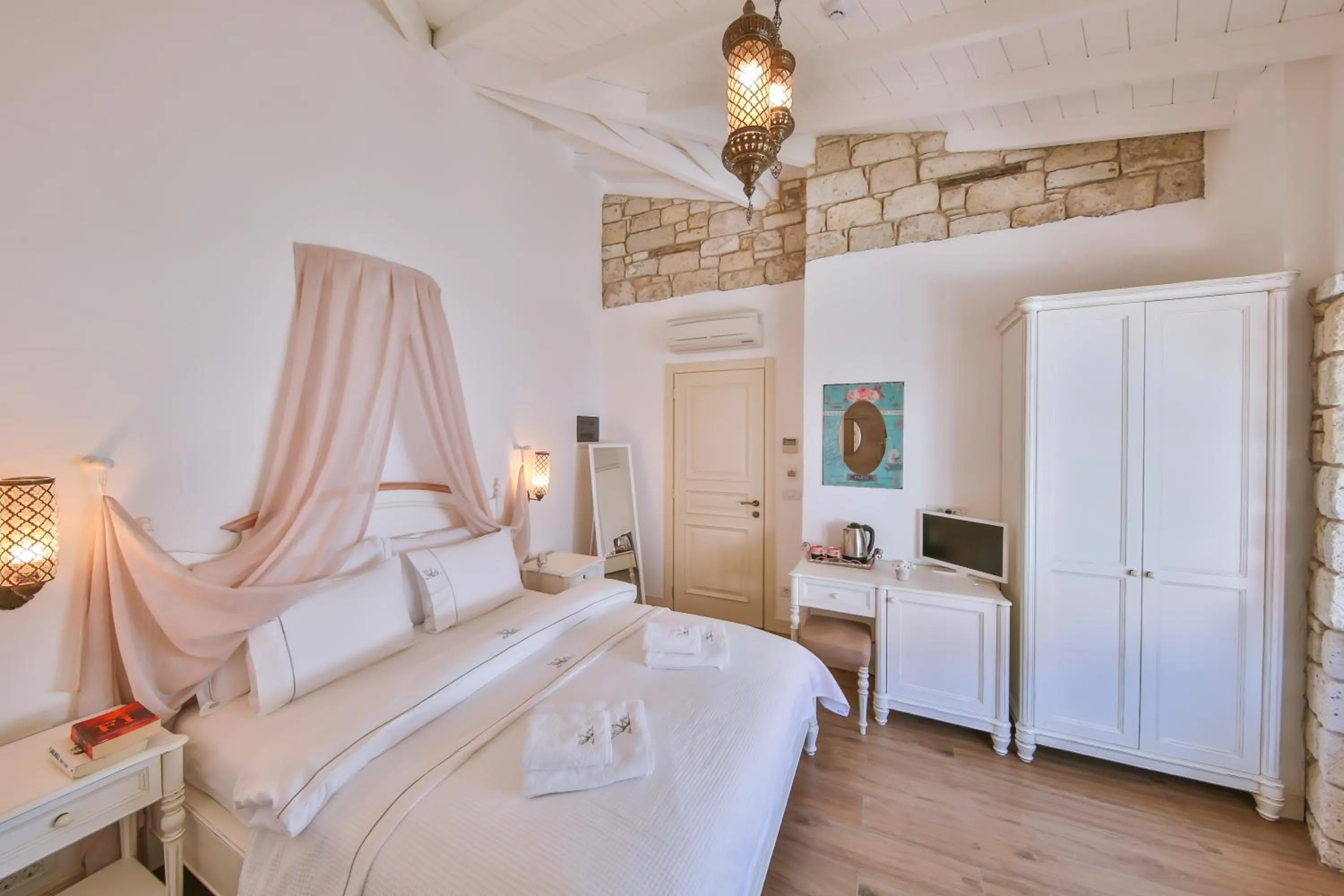 Photo of the whole room, Bed in Kose Konak Butik Hotel-Special