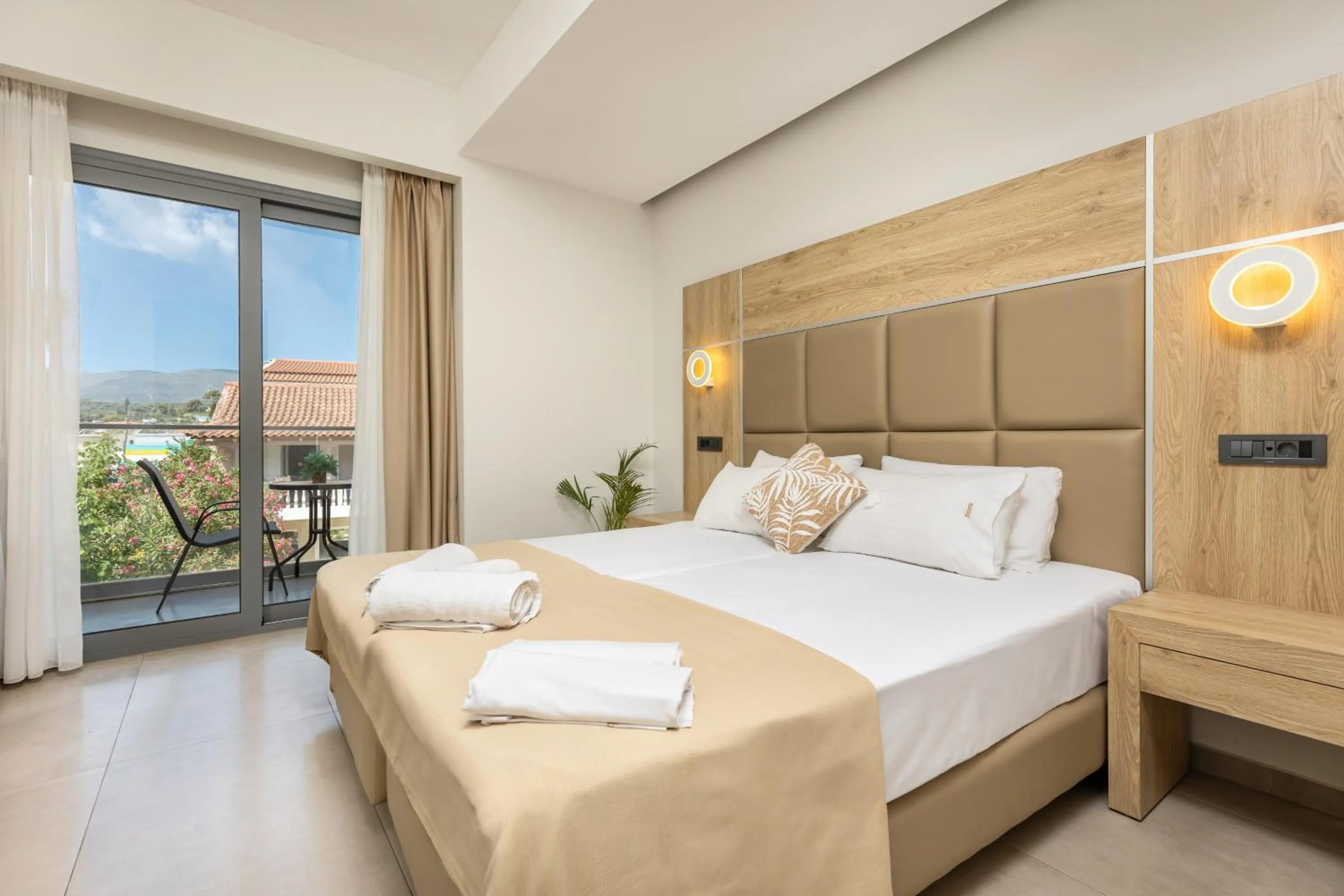 Balcony/Terrace, Bed in Esperia Hotel