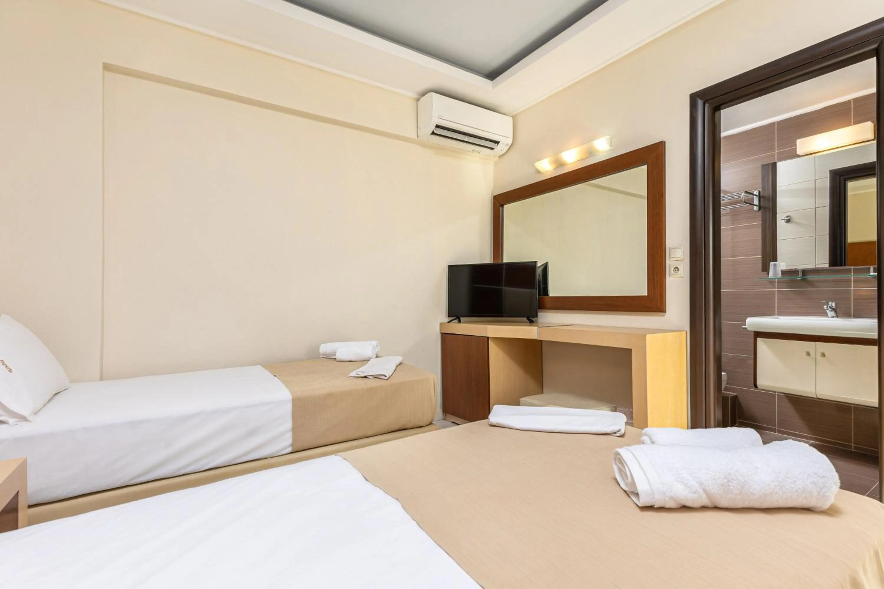 Bedroom, Bed in Esperia Hotel