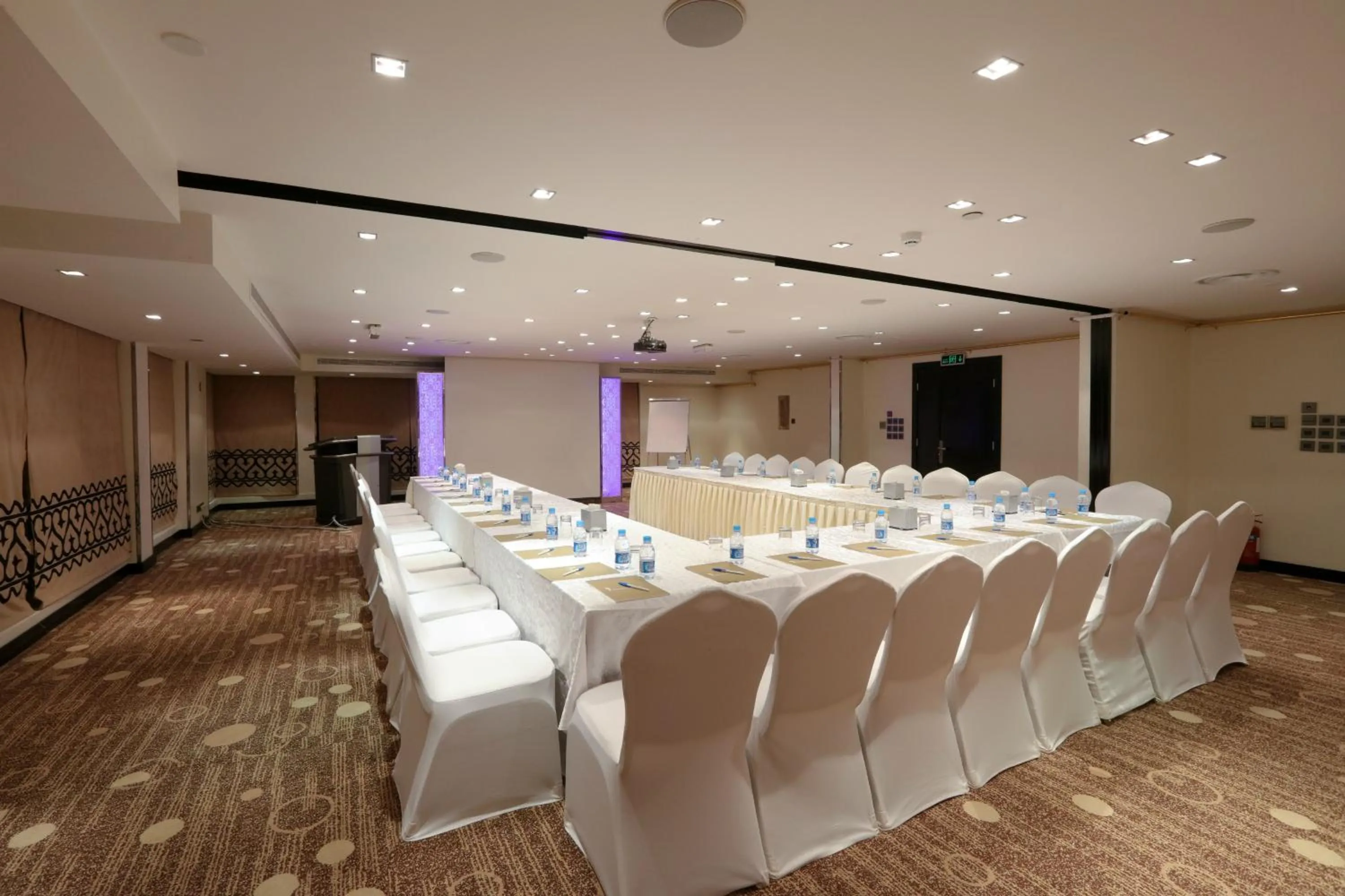 Business facilities in Continent Al Waha Hotel Riyad
