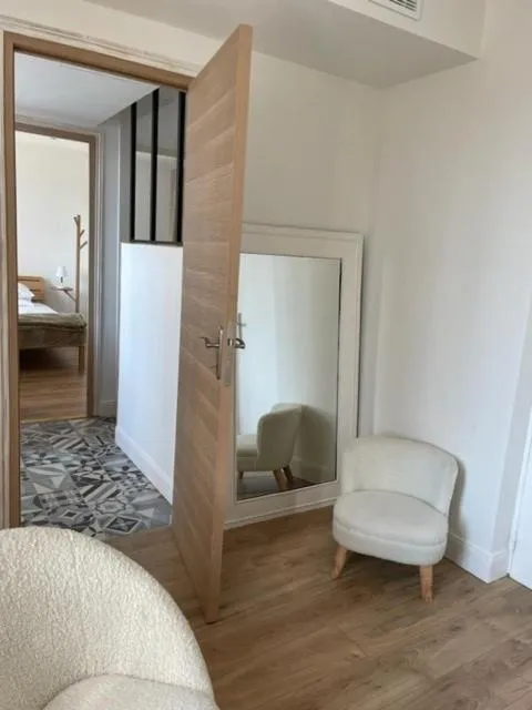 Bed in Hôtel de la Pinède