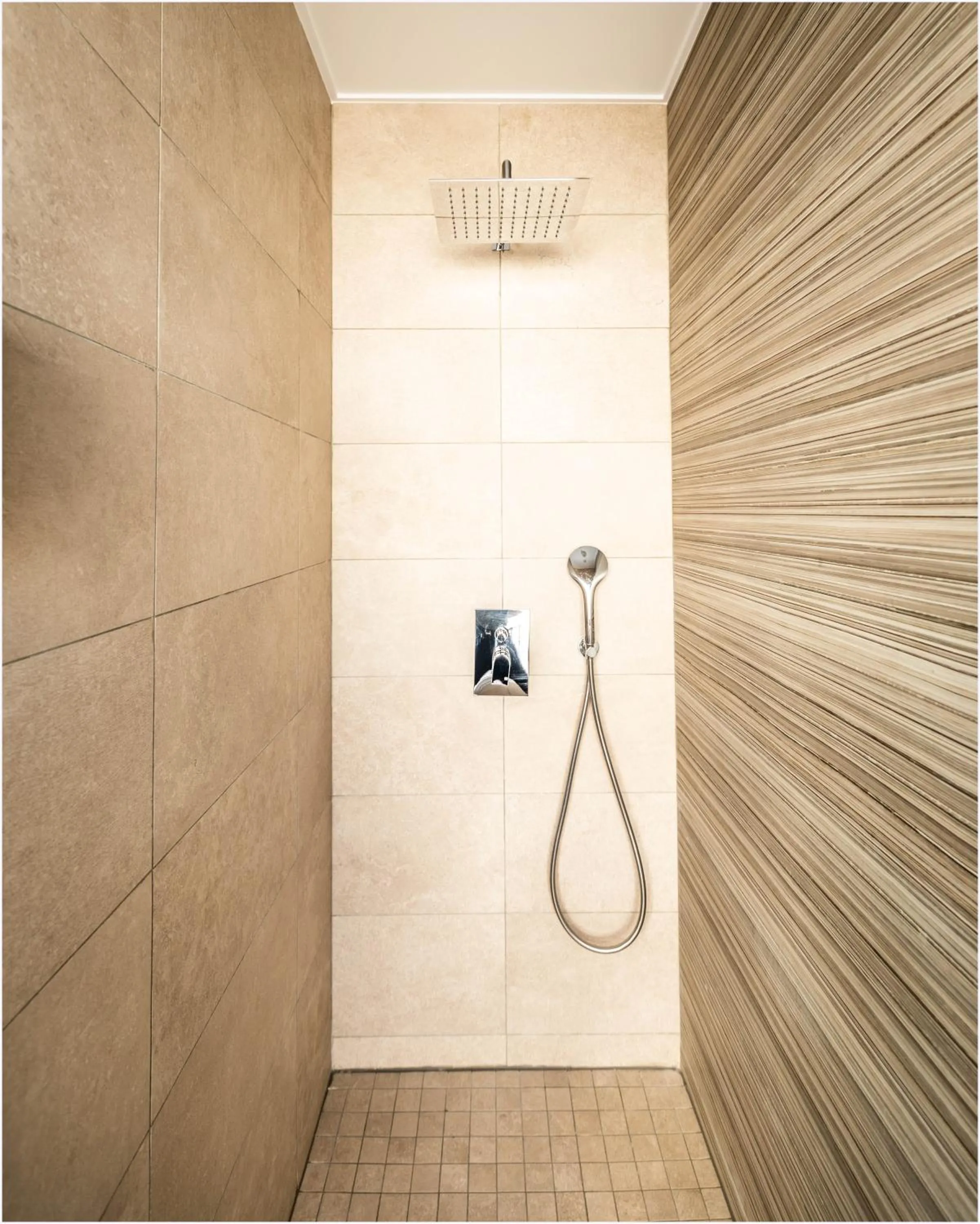 Shower in Hôtel Cala di Sole