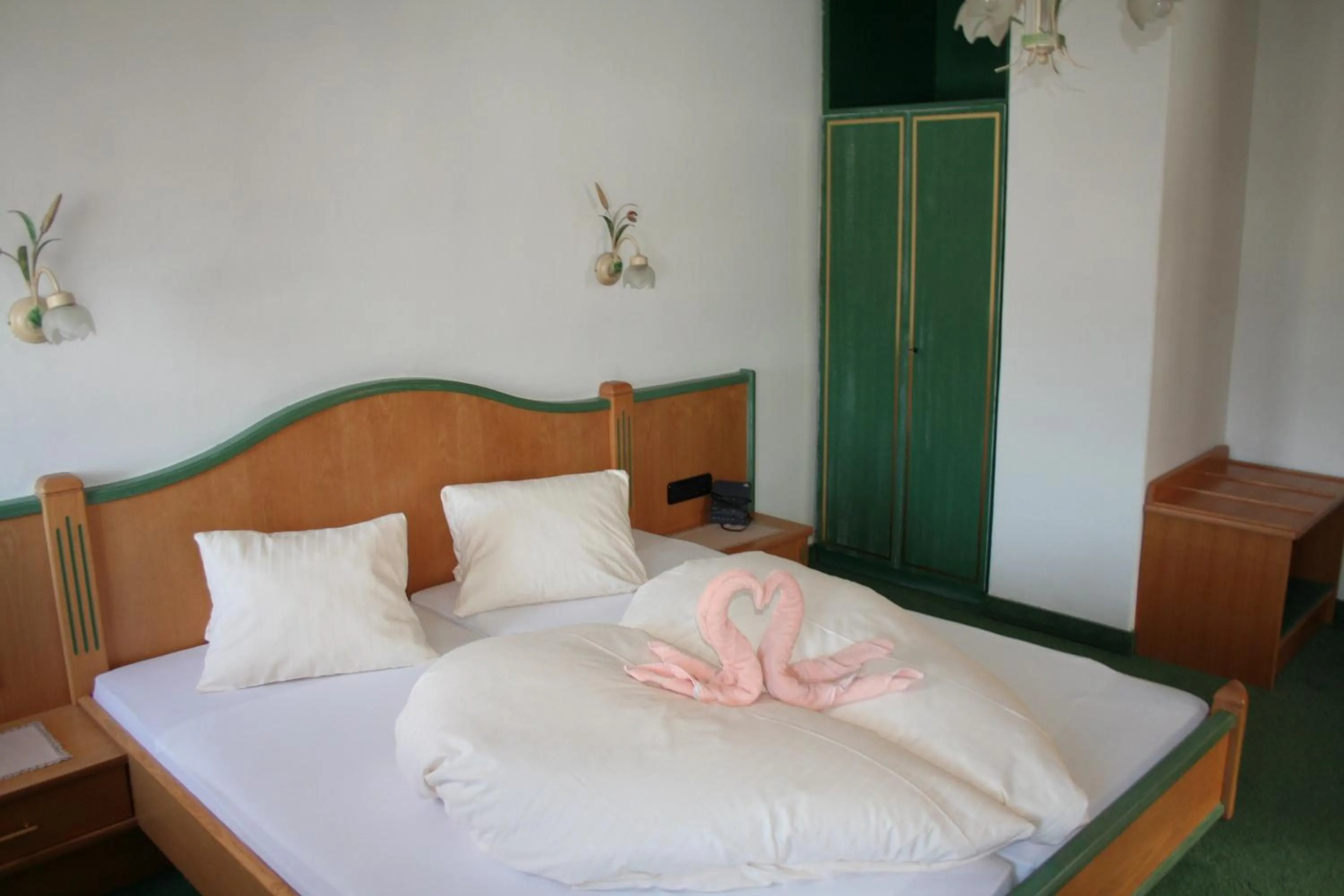 Photo of the whole room, Bed in Hotel Gasthof Schweizerhaus