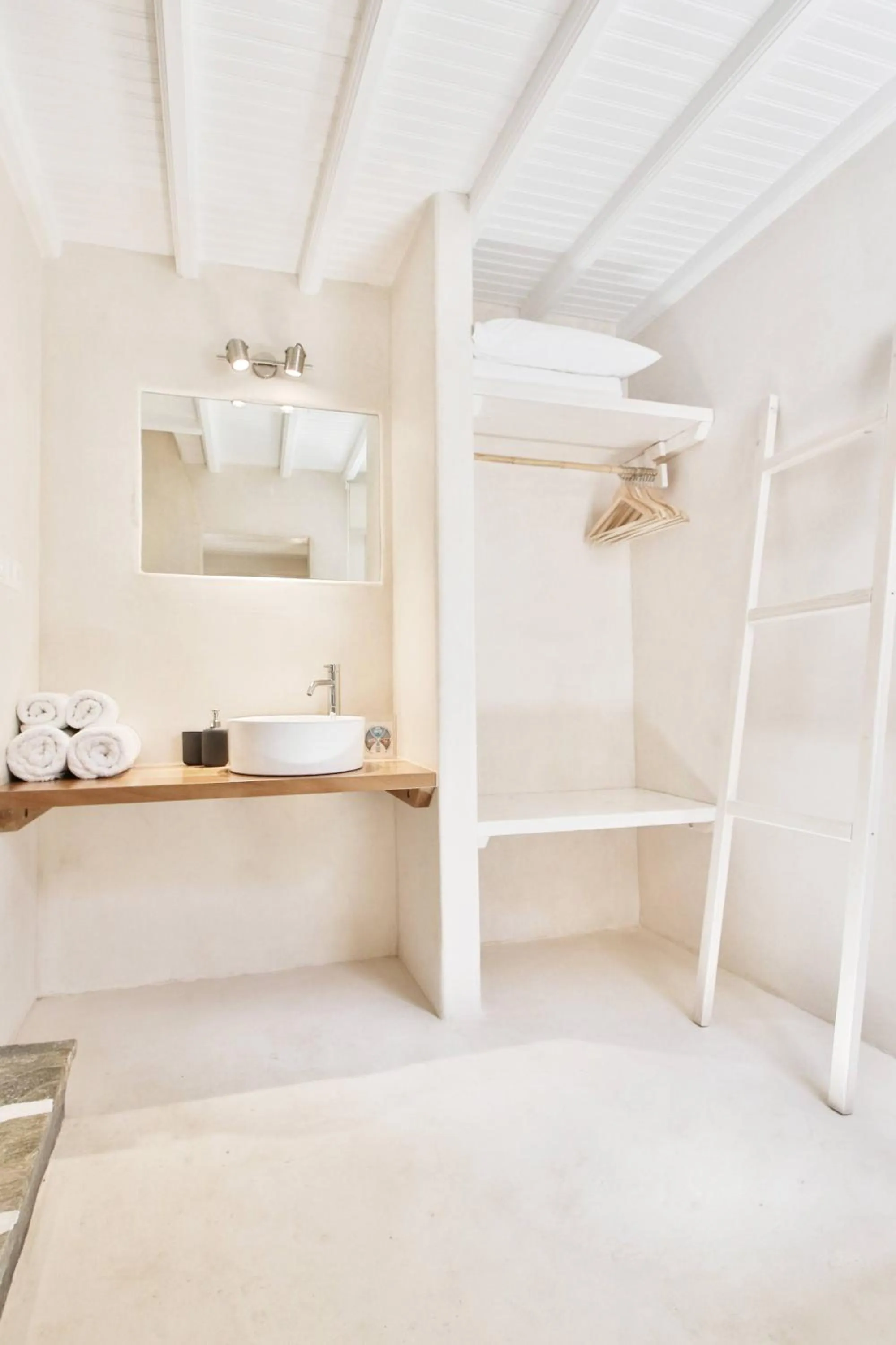 Bathroom, Bed in Baba Houlakia