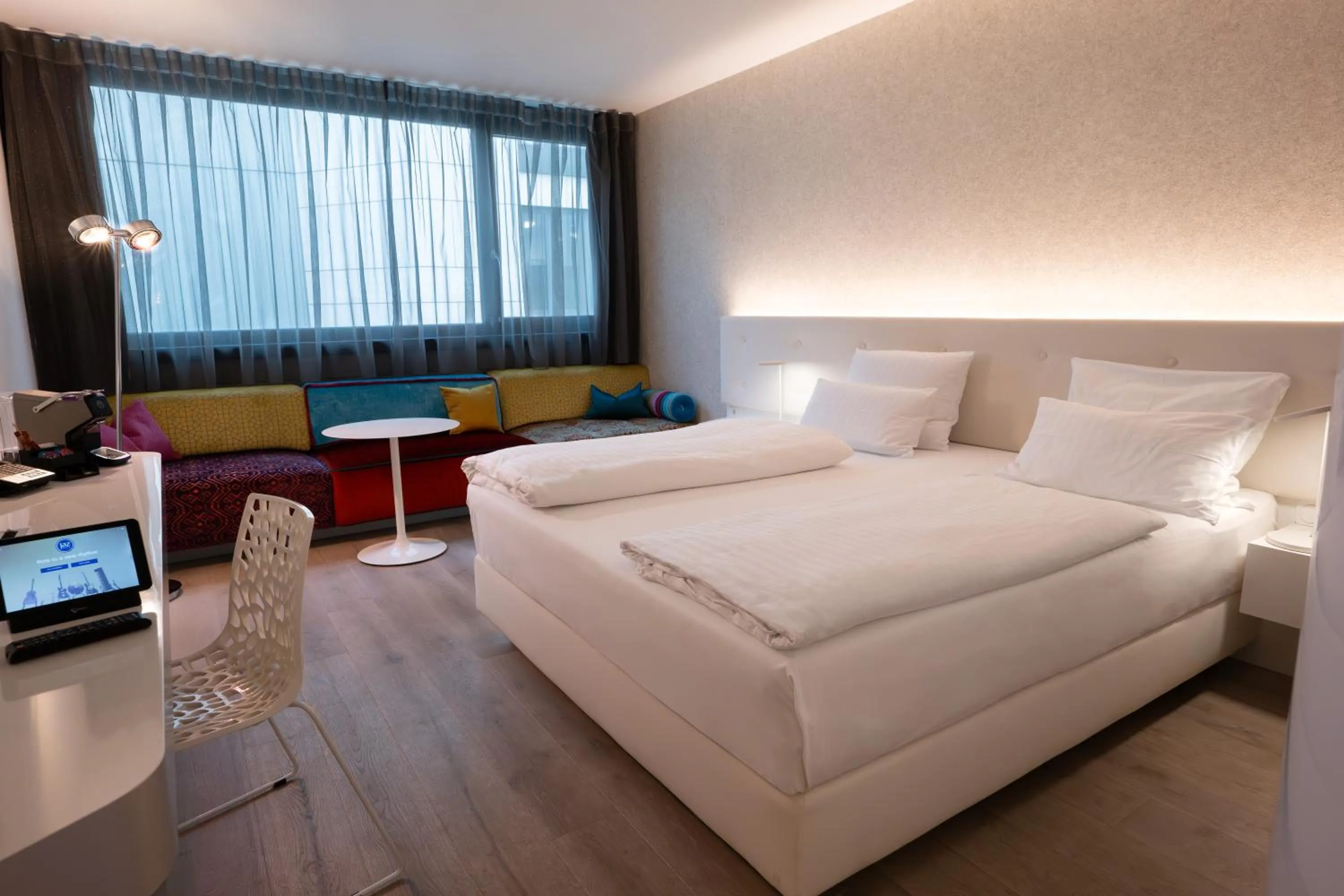 Photo of the whole room, Bed in Jaz in the City Stuttgart