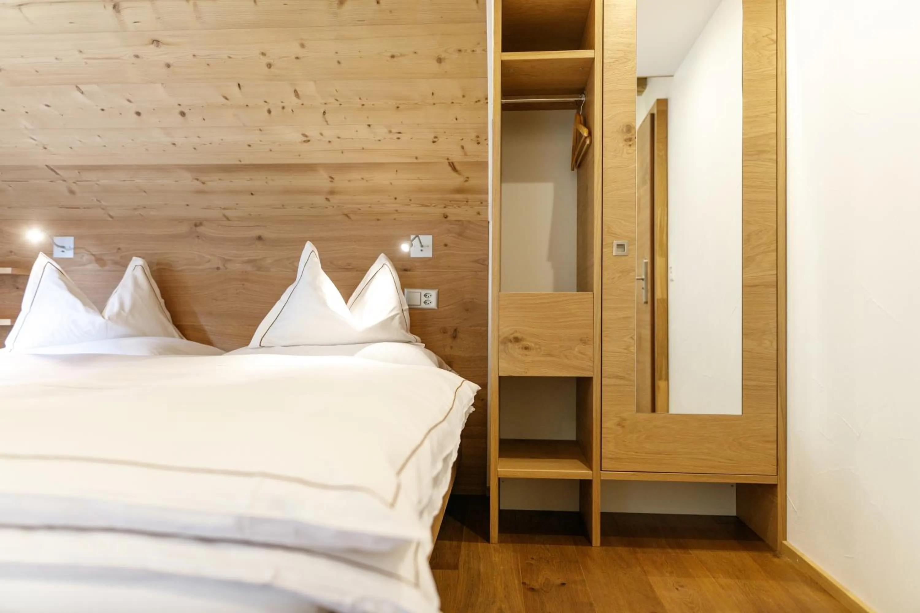 Bed in Hotel Edelweiss Blatten Lötschental