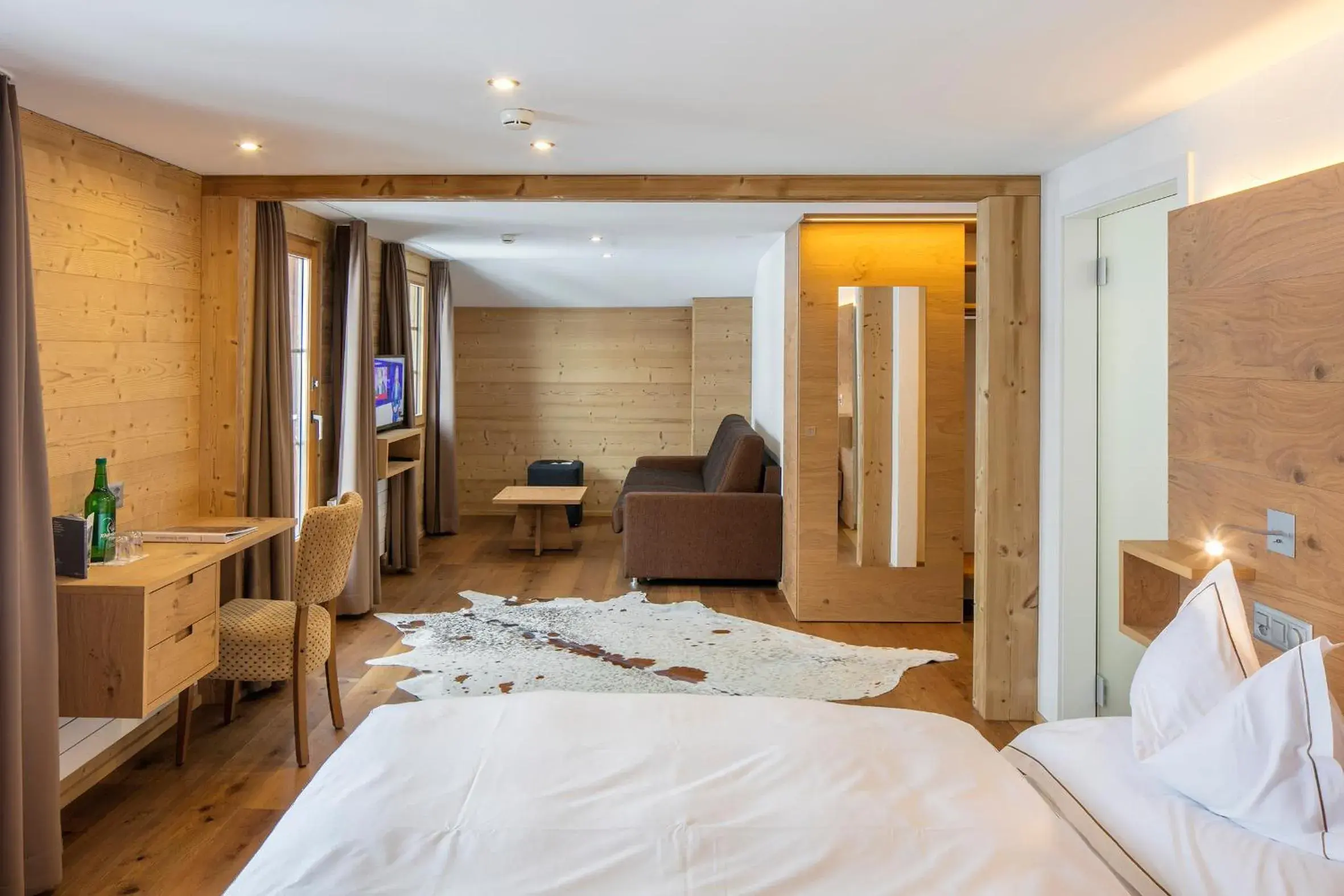 Junior Suite in Hotel Edelweiss Blatten Lötschental Junior Suite in Hotel Edelweiss Blatten Lötschental