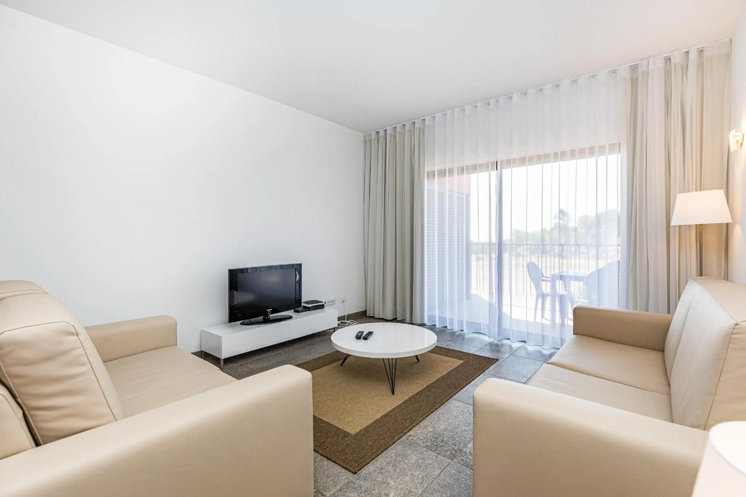 Communal lounge/ TV room in Algarve Race Resort - Apartments