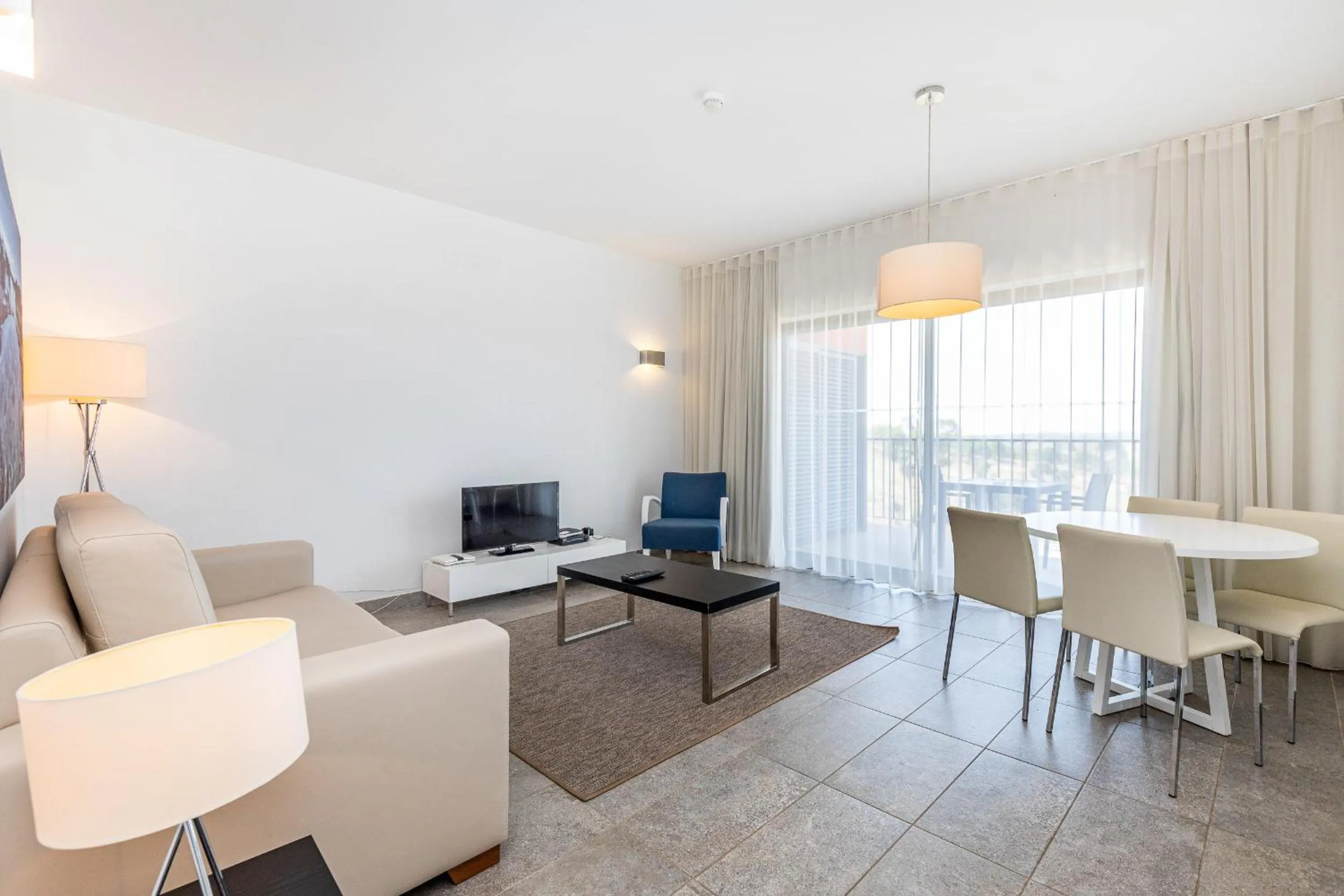 Communal lounge/ TV room in Algarve Race Resort - Apartments