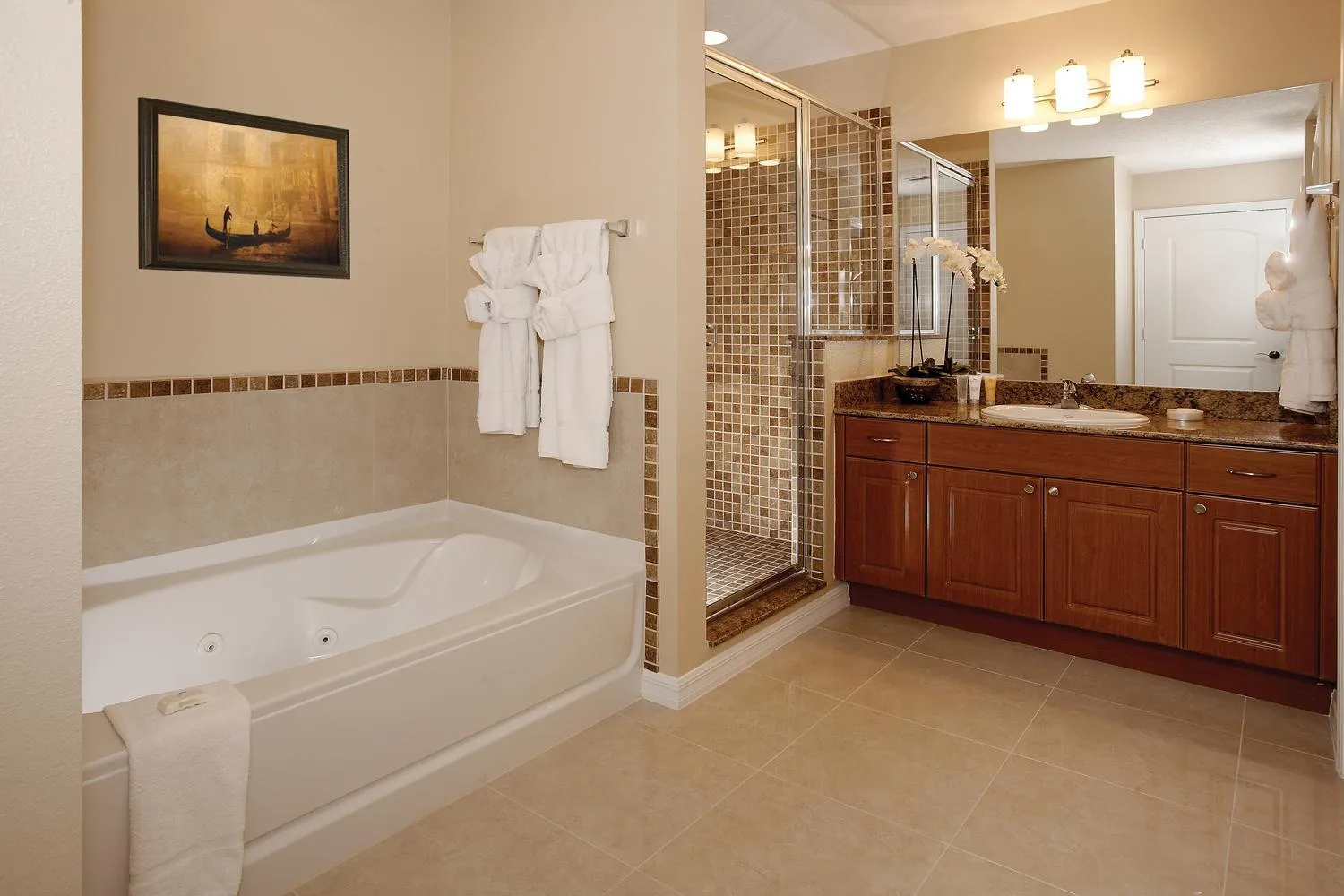 Shower in The Point Hotel & Suites Universal