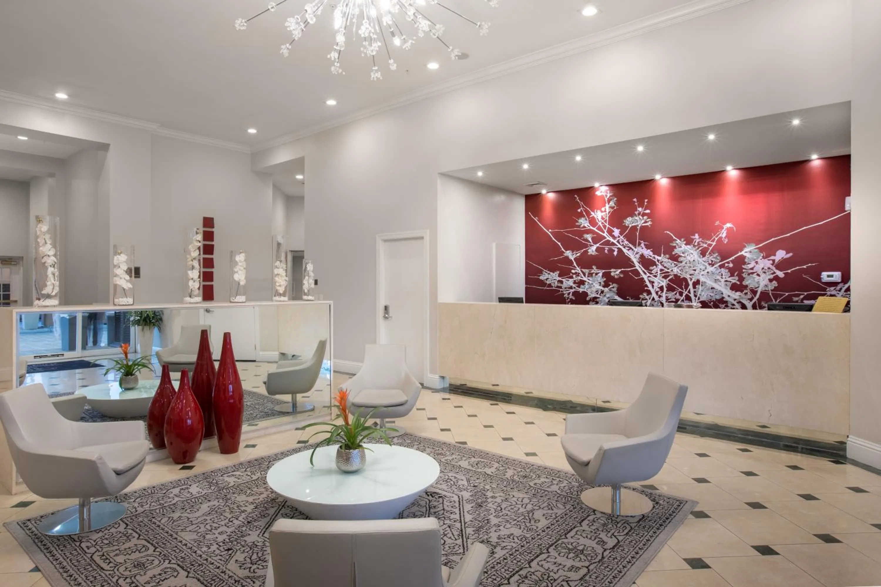 Communal lounge/ TV room in The Point Hotel & Suites Universal