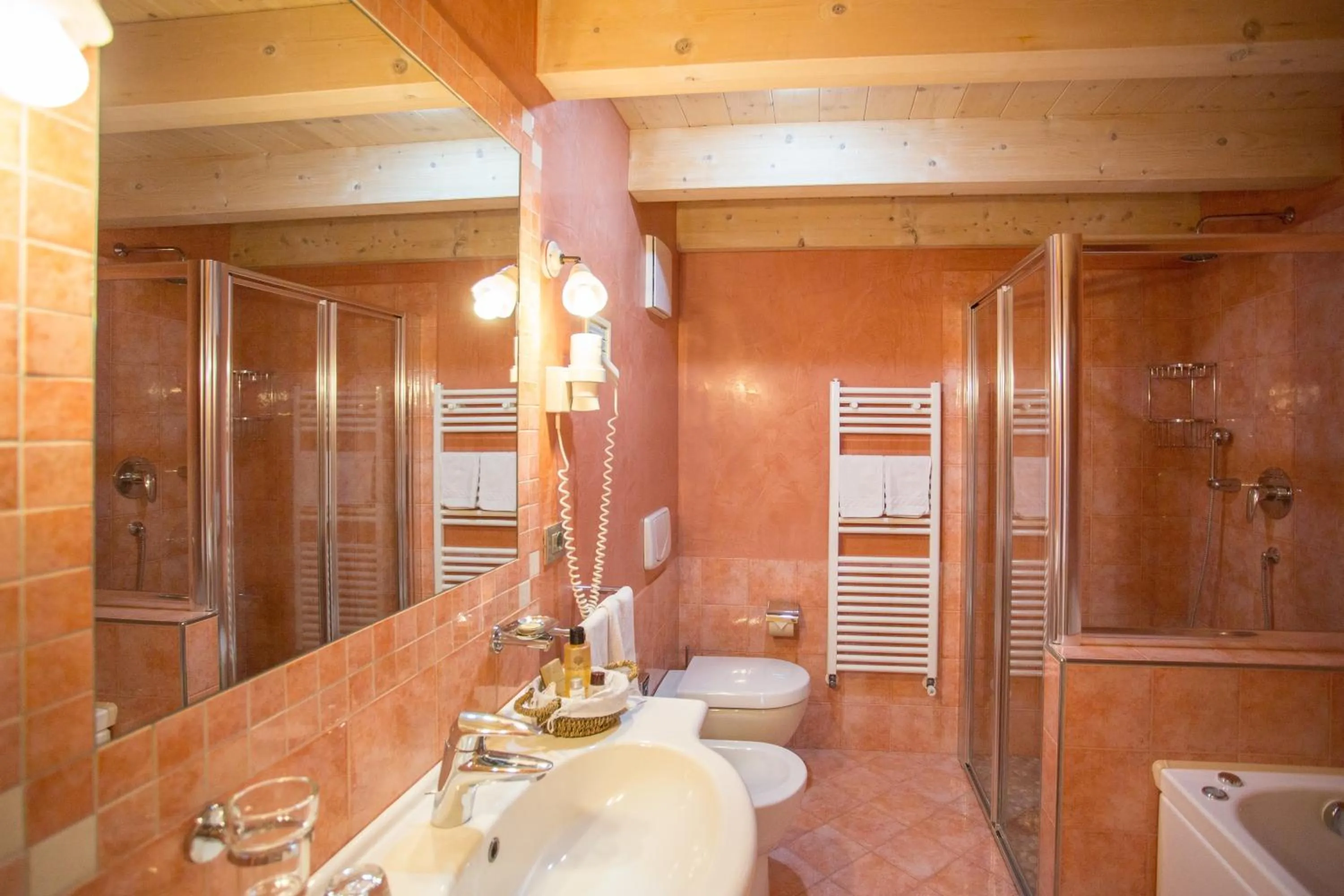 Bathroom in Castelir Suite Hotel