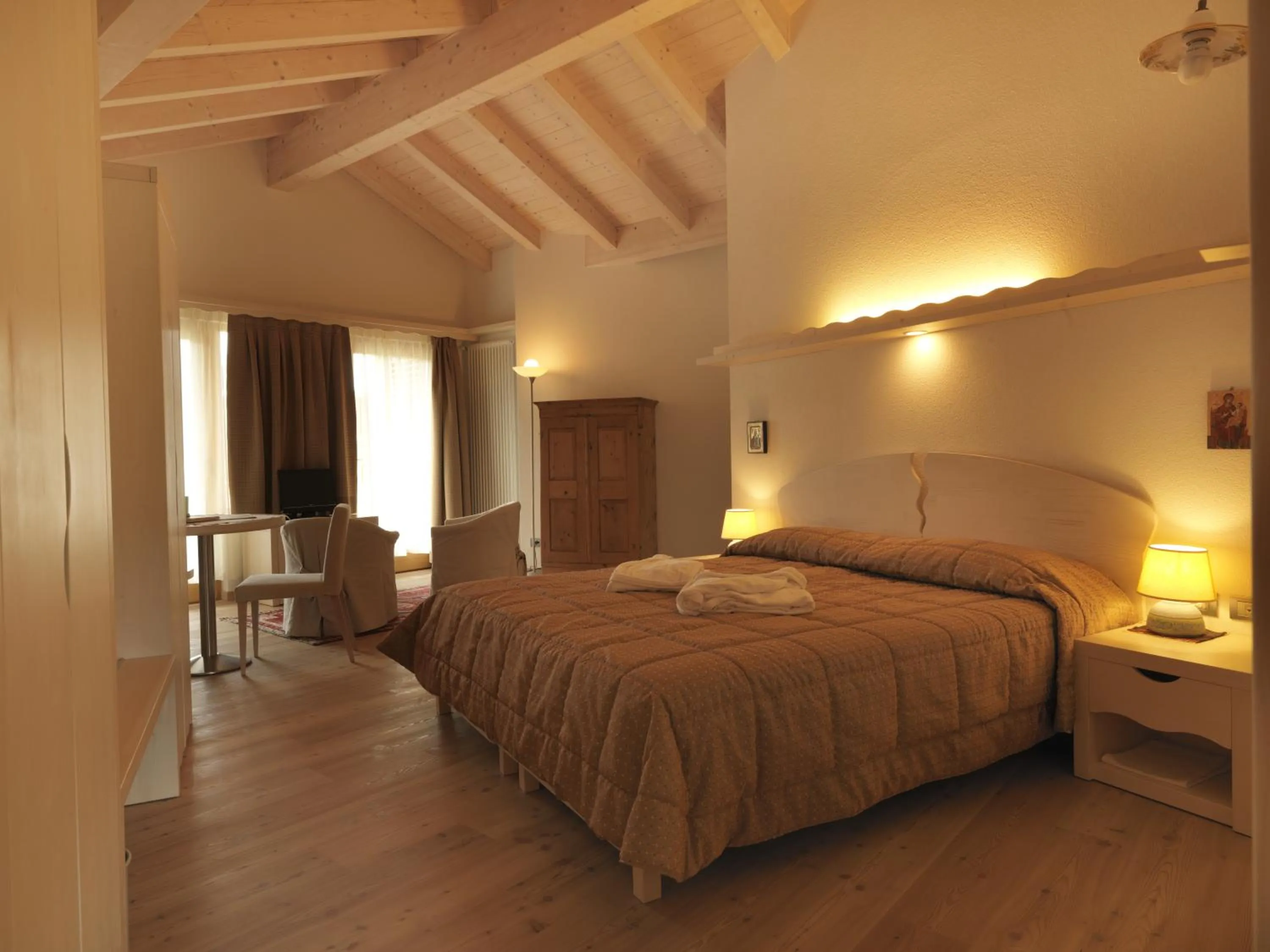 Photo of the whole room, Bed in Castelir Suite Hotel